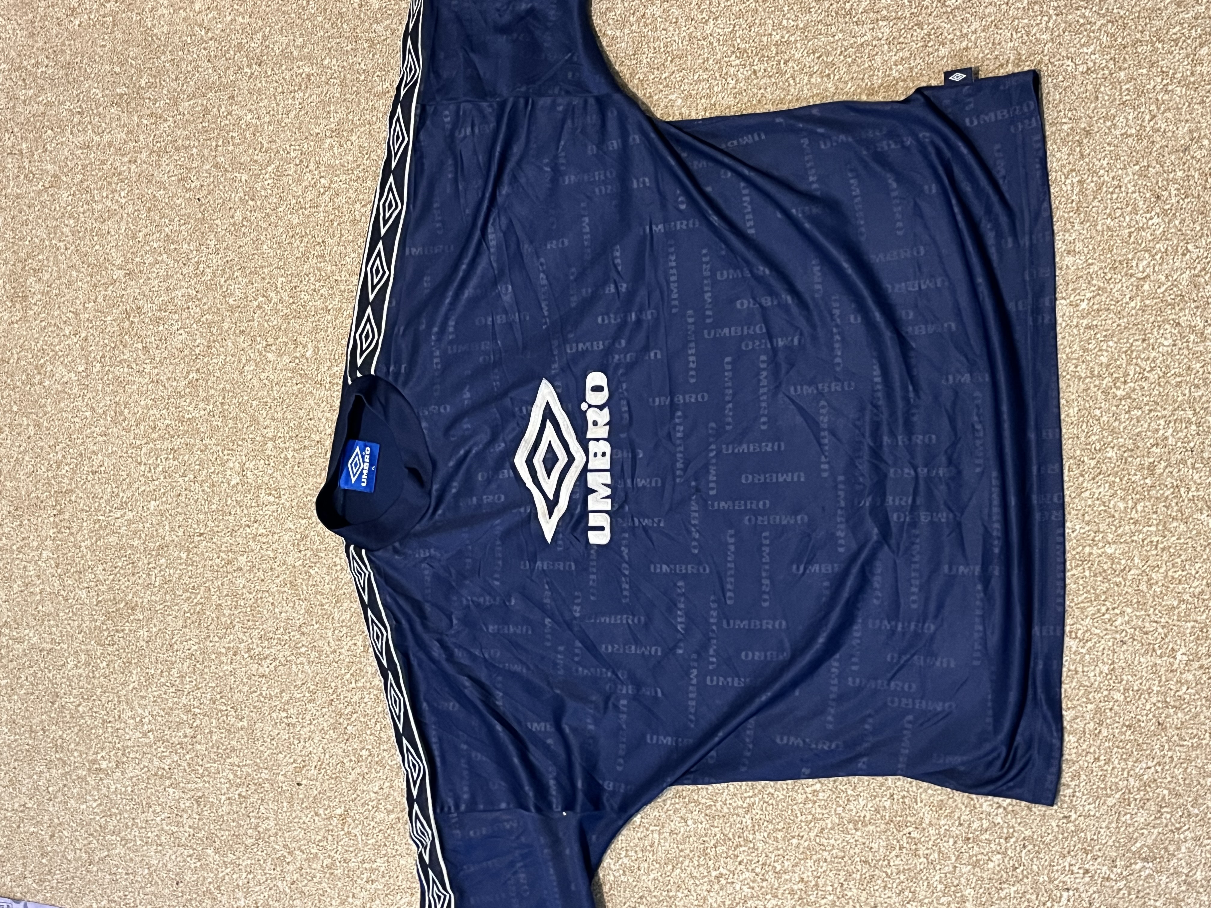 Umbro T-Shirts und Poloshirts