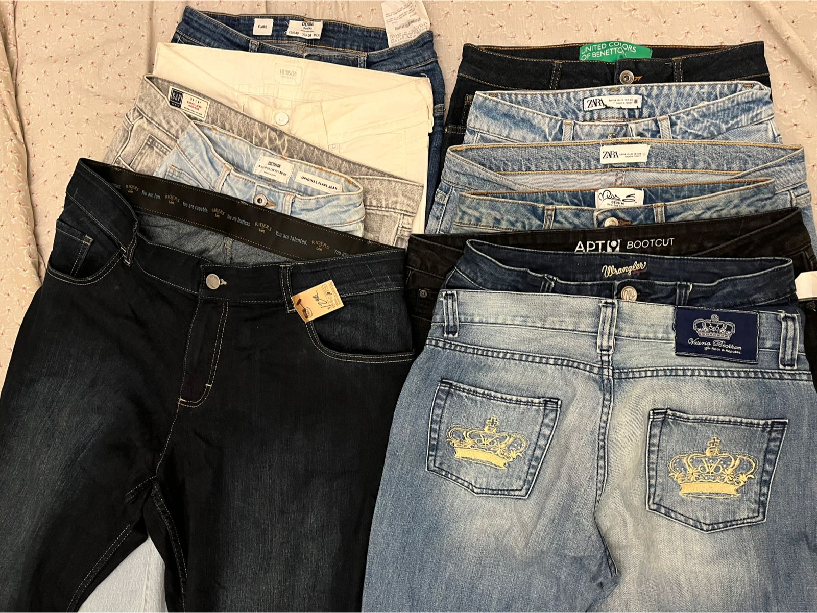 16 Branded Jeans
