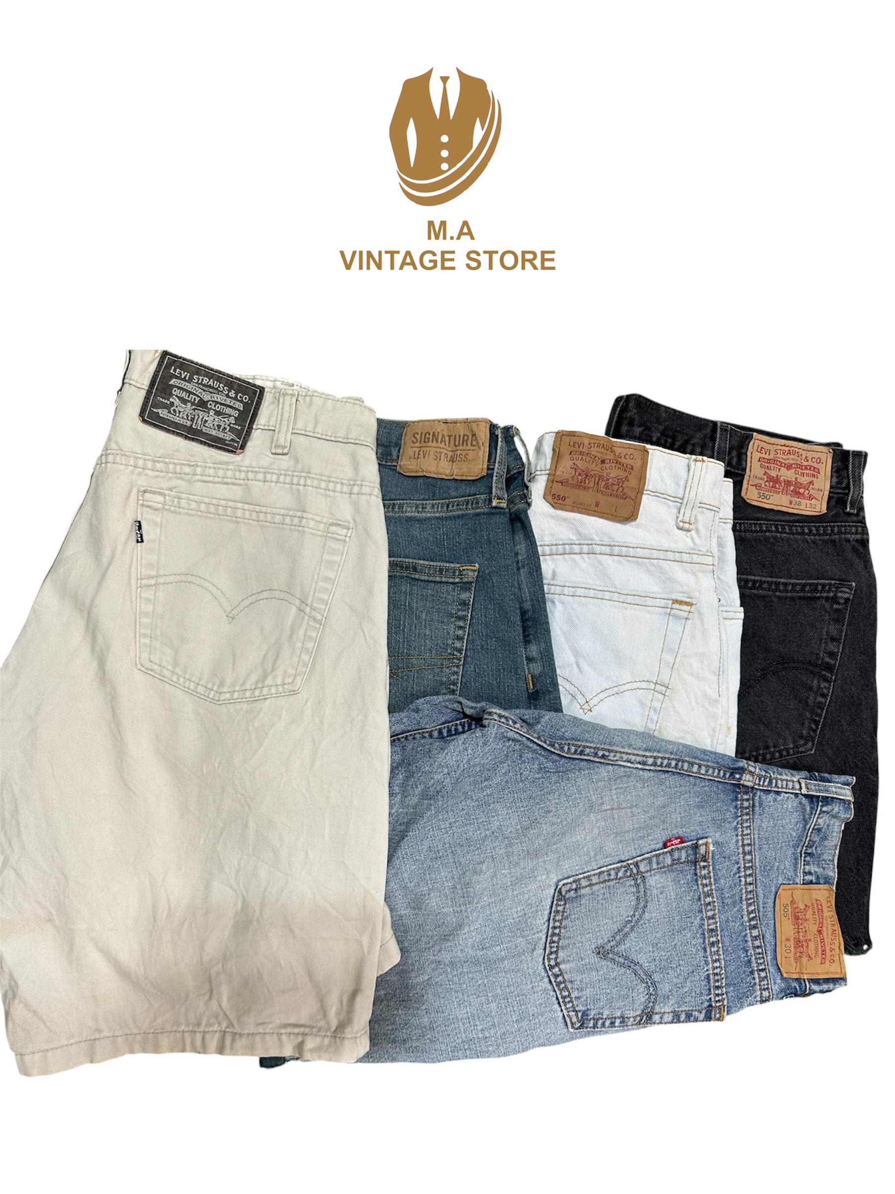 Shorts in jeans Levis con marchio