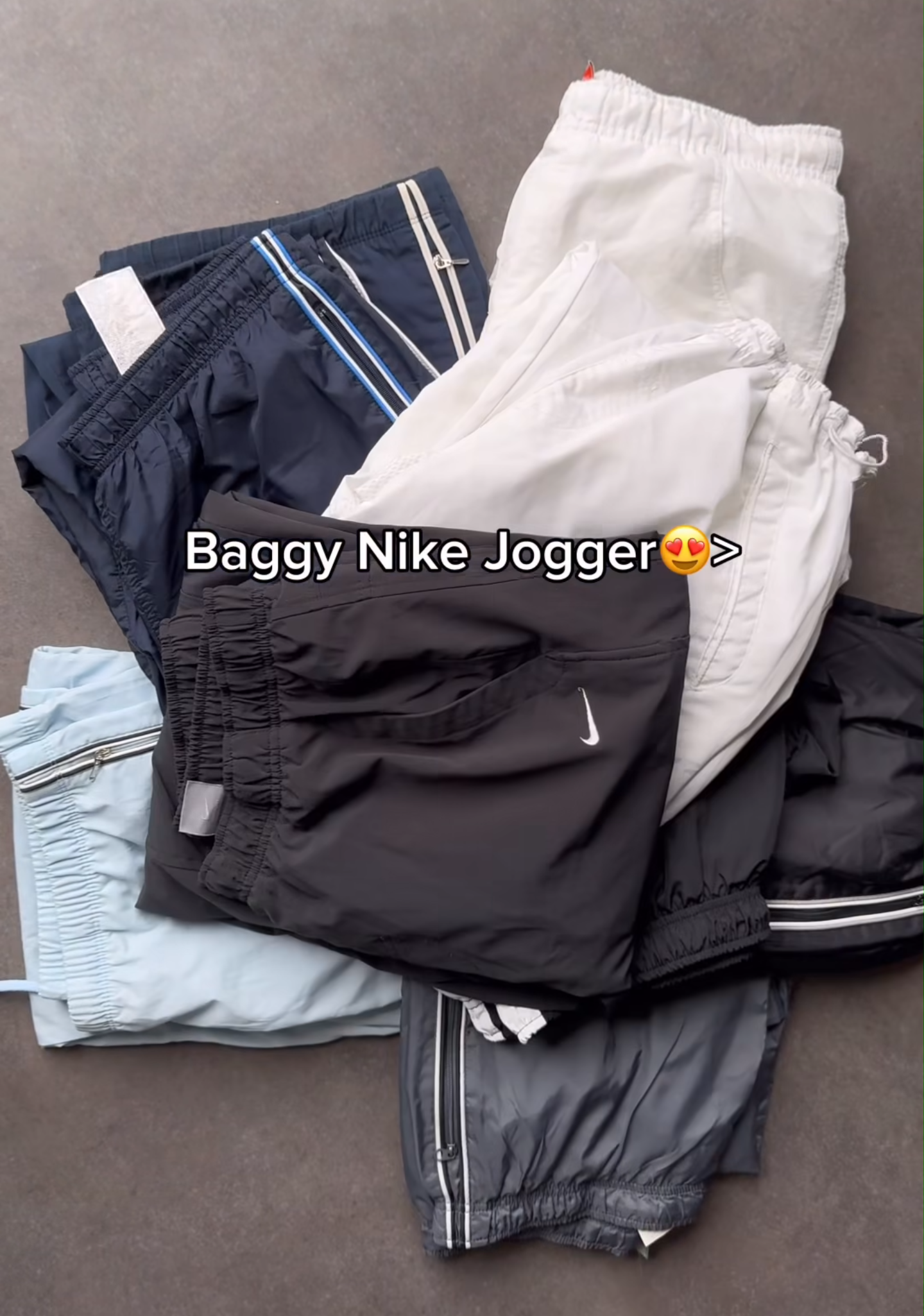 本物のヴィンテージNikeトラックパンツ