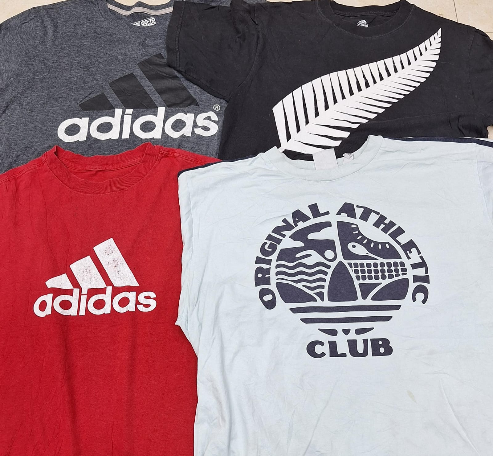 CT1024 Adidas Herren T-Shirts mit Druck
