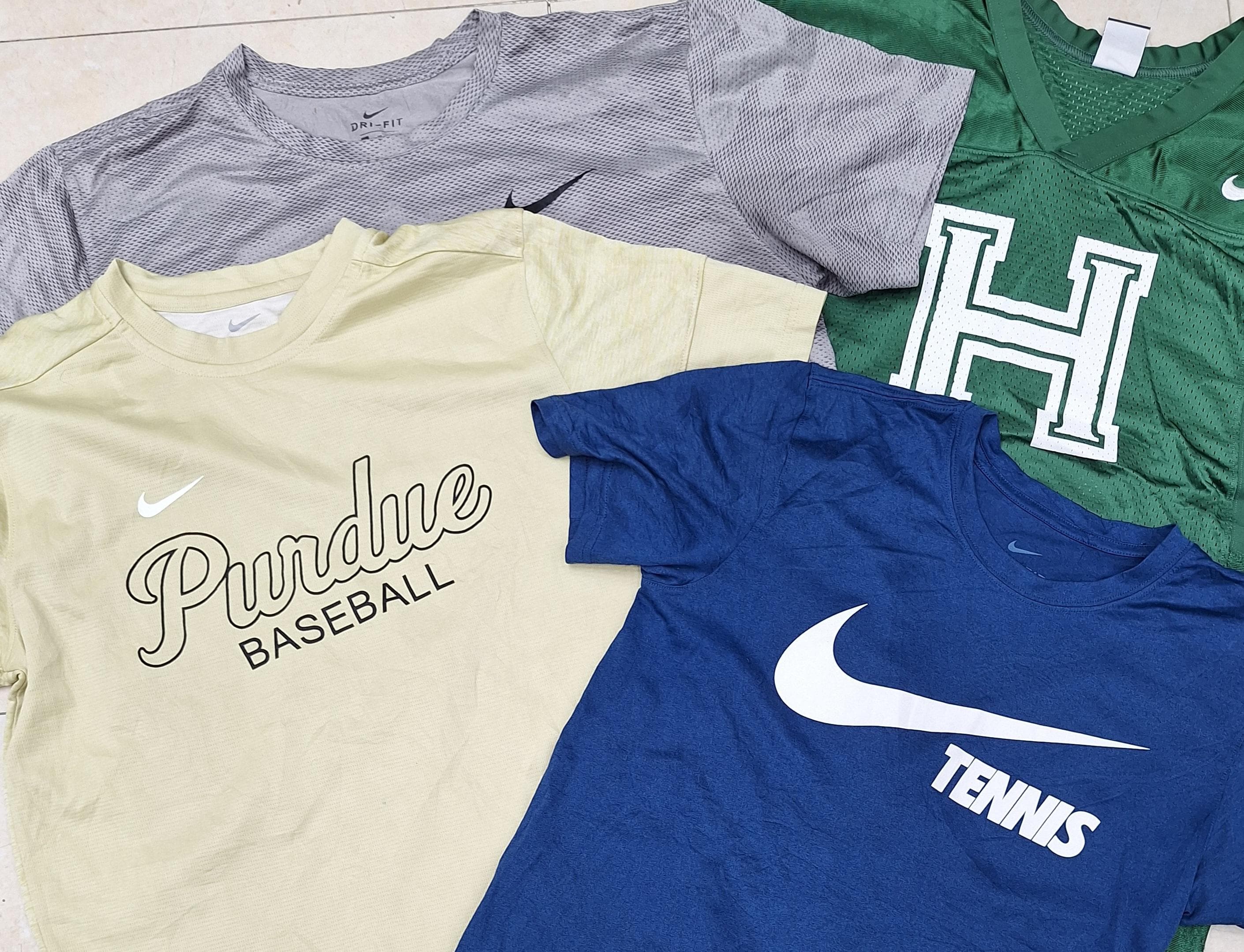 CT1059 Nike Sport T-Shirts