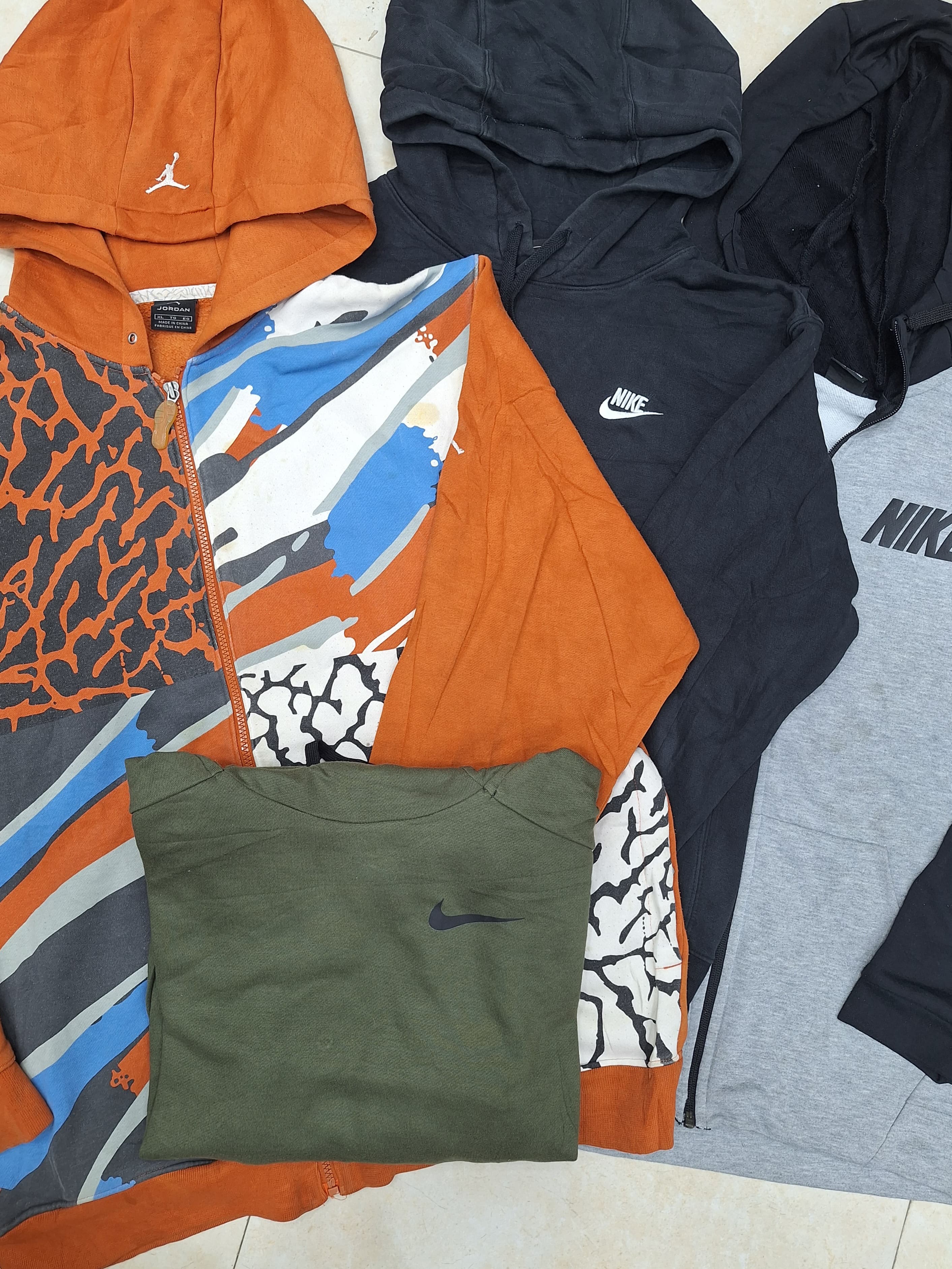 CT1164 Sweatshirts à capuche imprimés Nike Mix