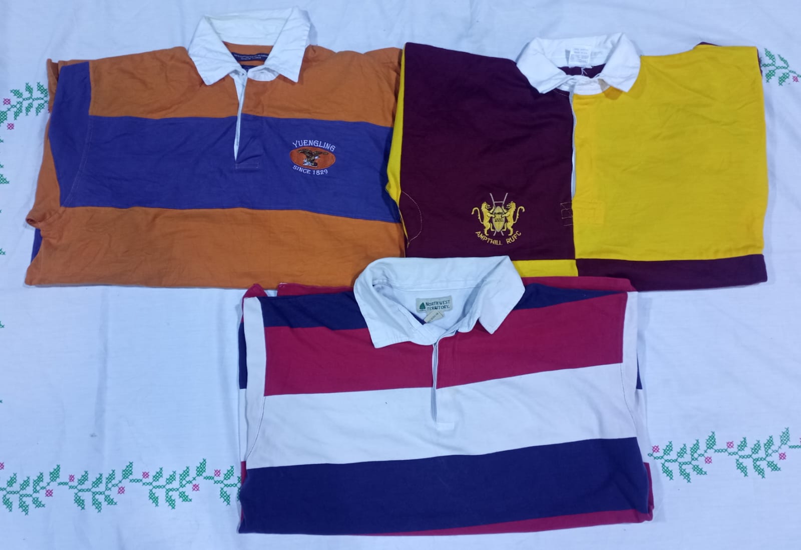 T-shirts à col sans marque