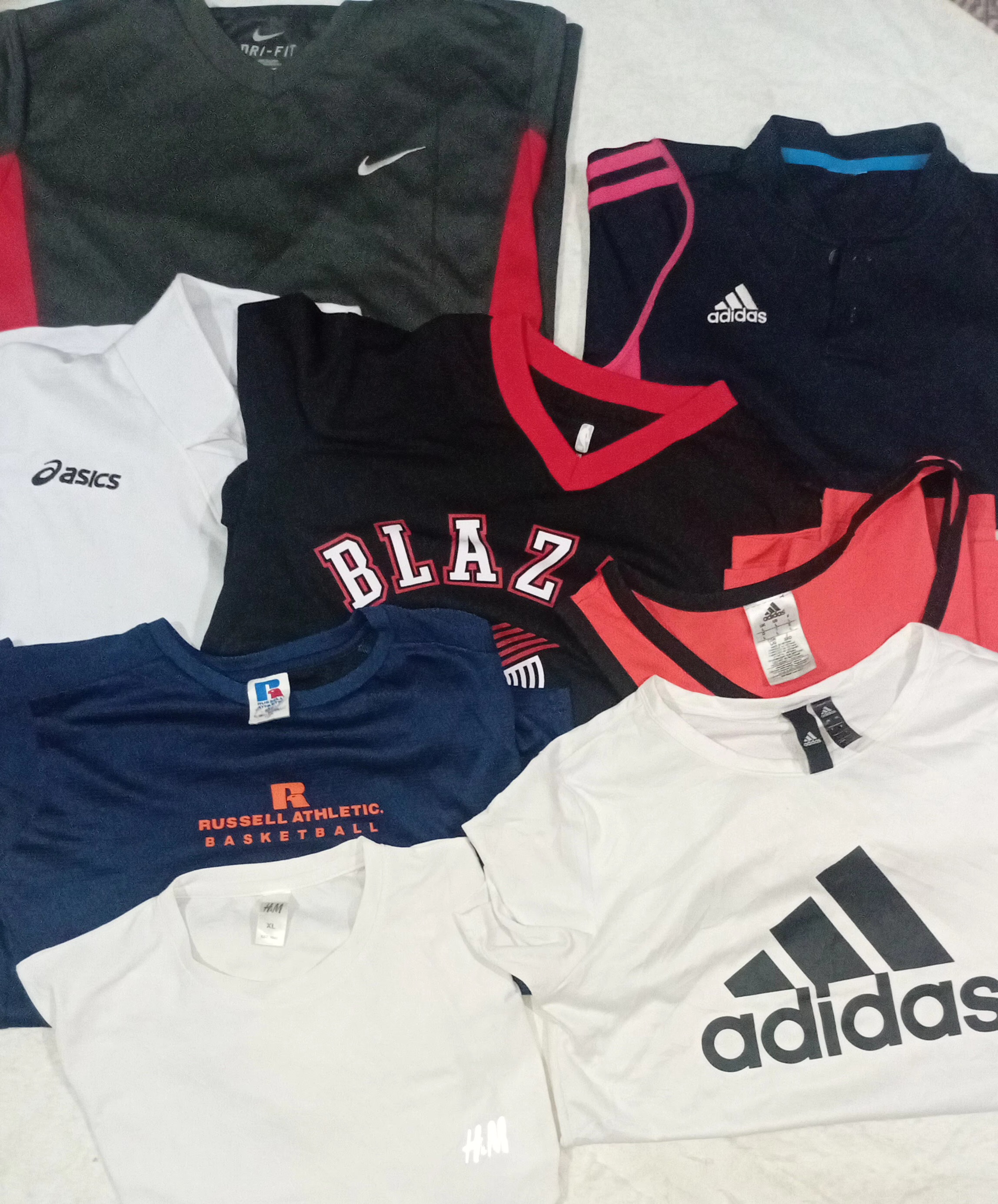 Mélange de marques de T-shirts