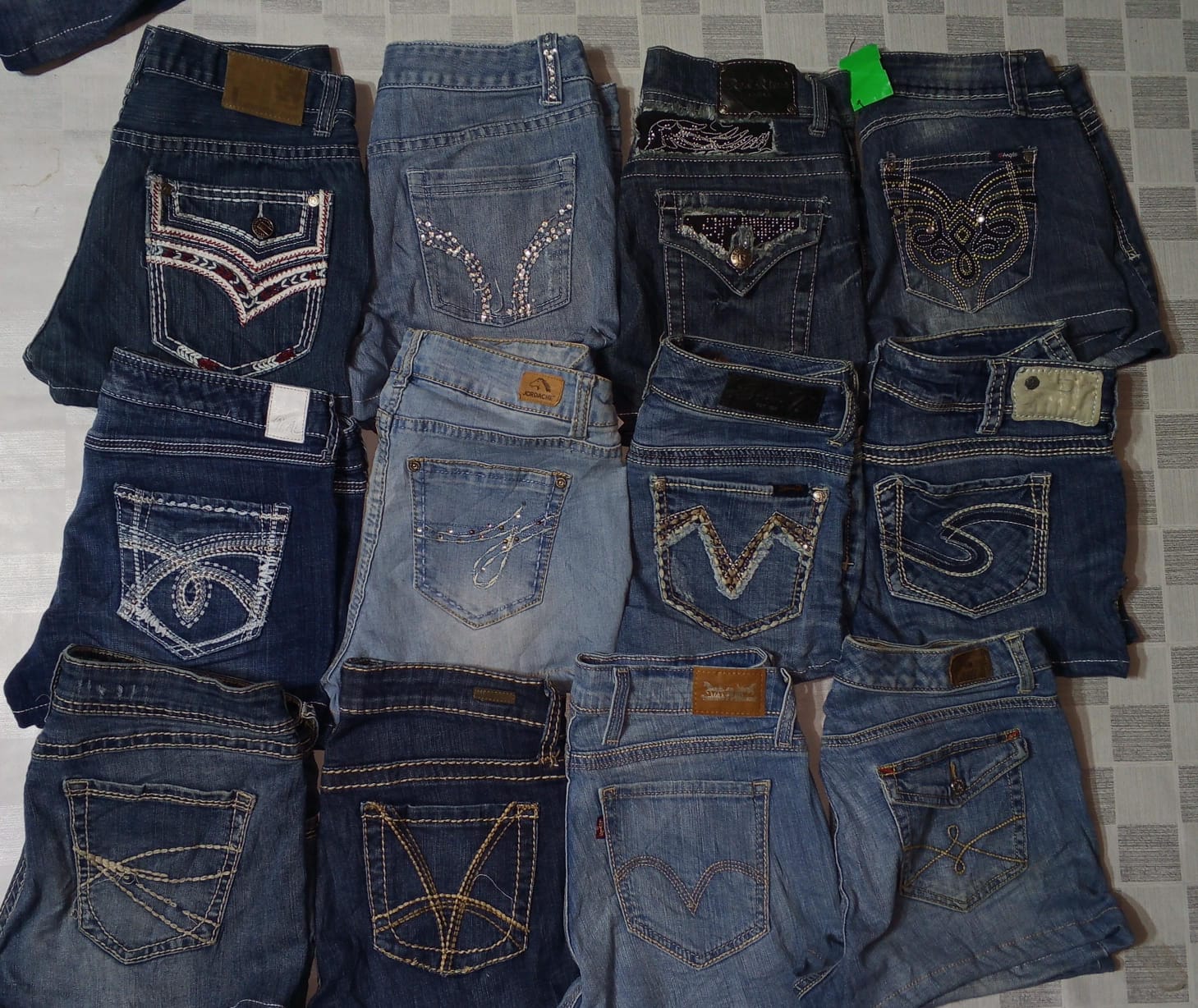 SILVER,  TOMMY HILFIGER, AND OTHER MIX BRANDS MINI SHORTS (ID 1135) TOTAL  12 PCS PRICE £ 7
