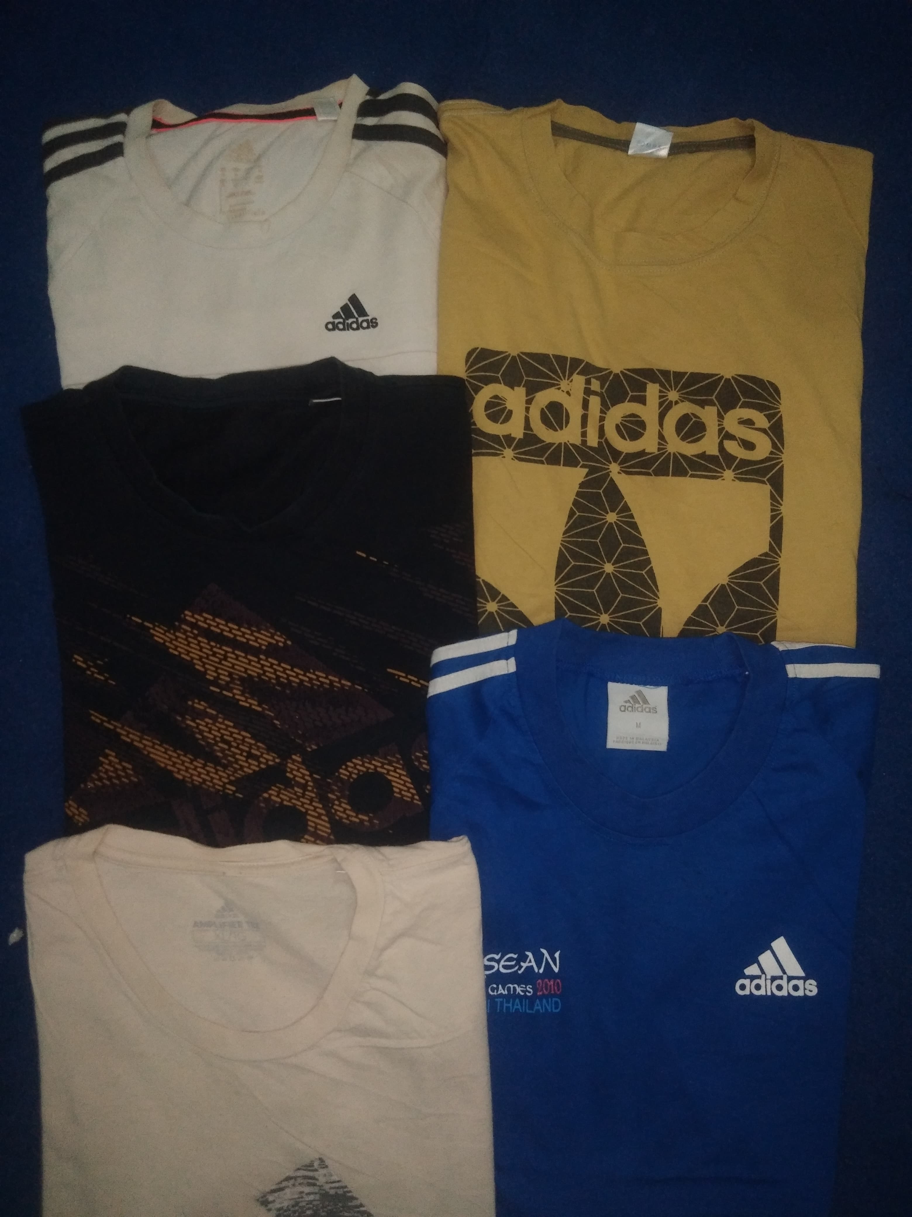 Magliette brandizzate Adidas