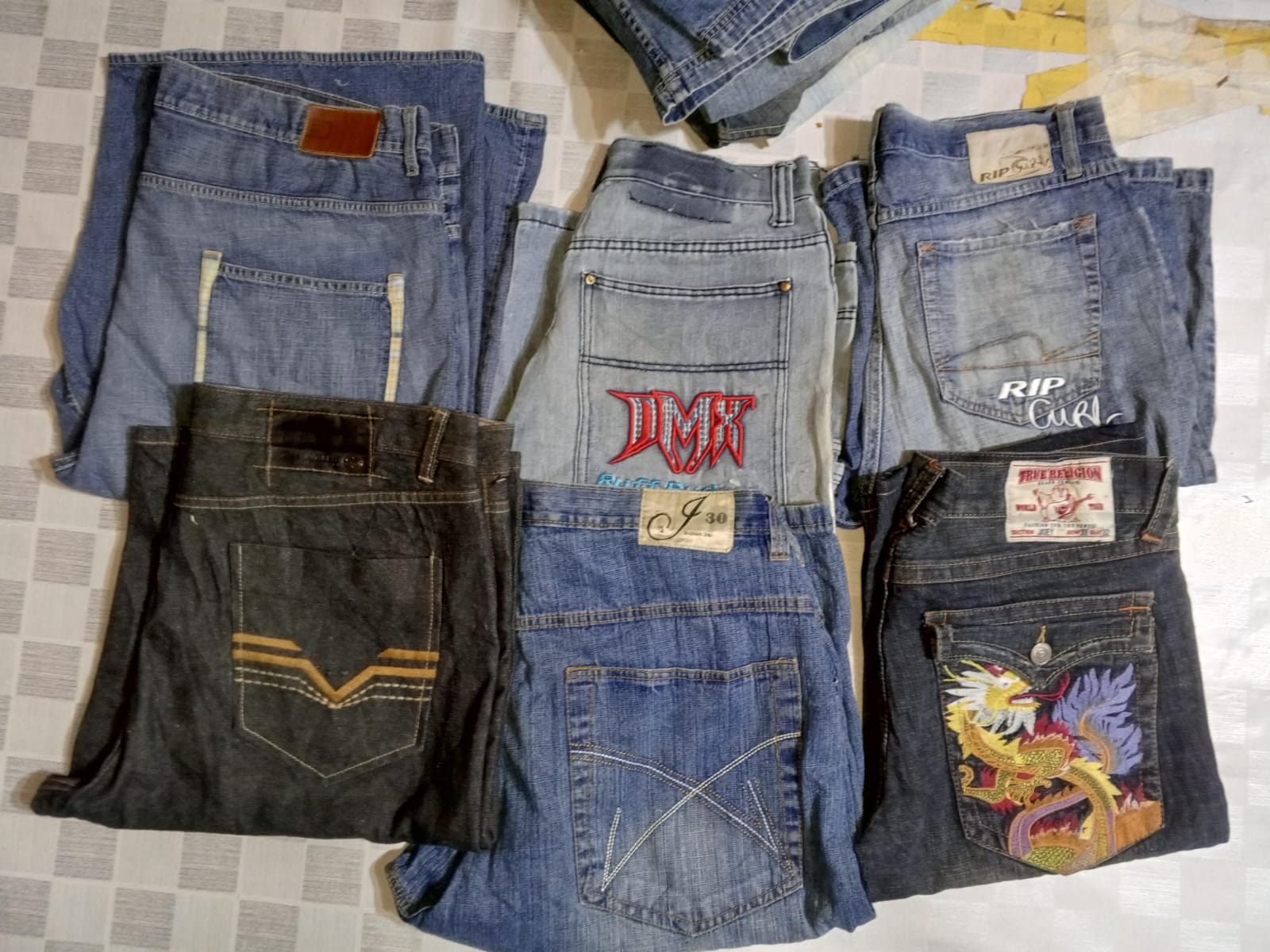 TRUE RELIGION AND OTHER BRAND JEANS (MR741)