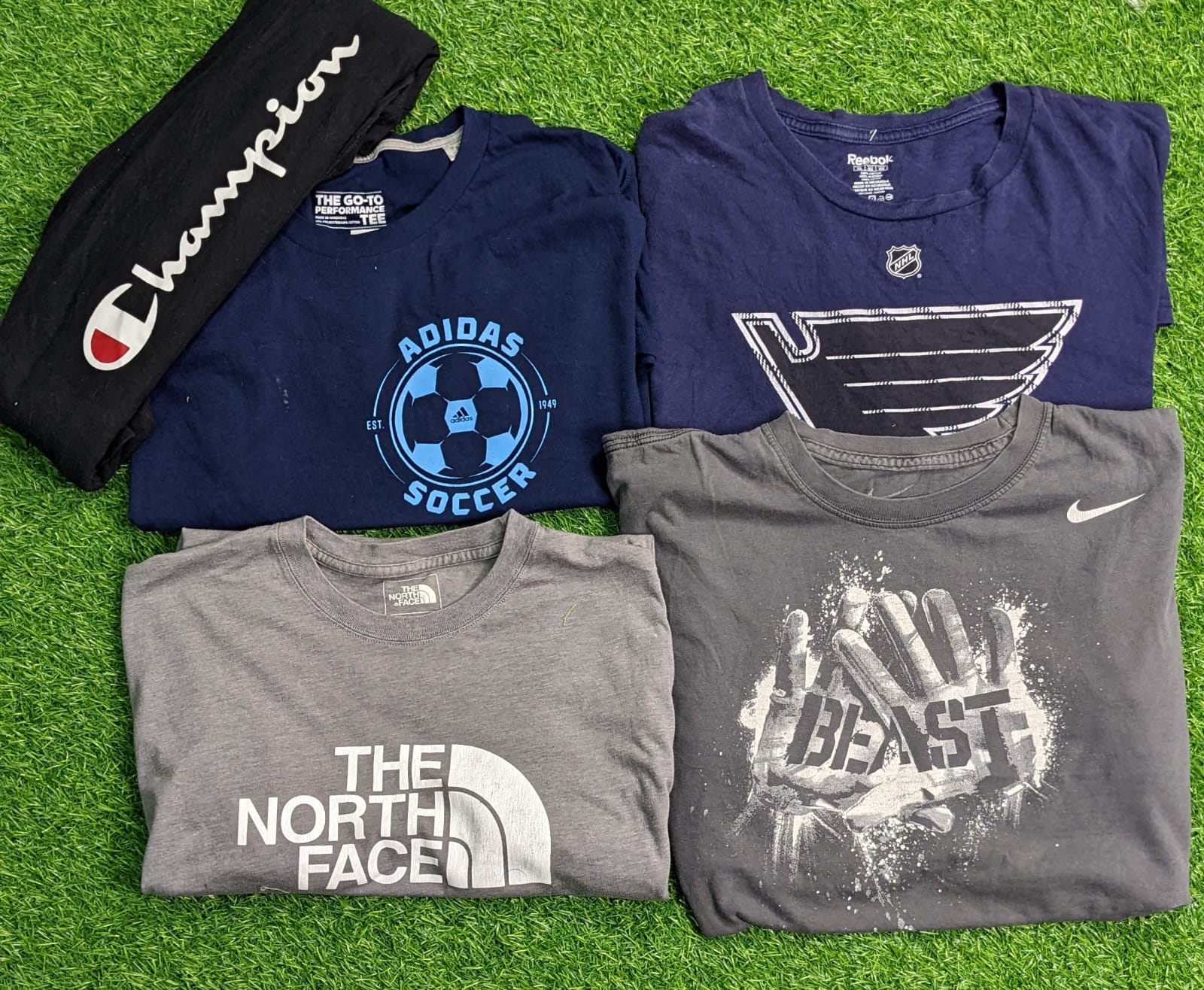 T-shirts de marque mélangés