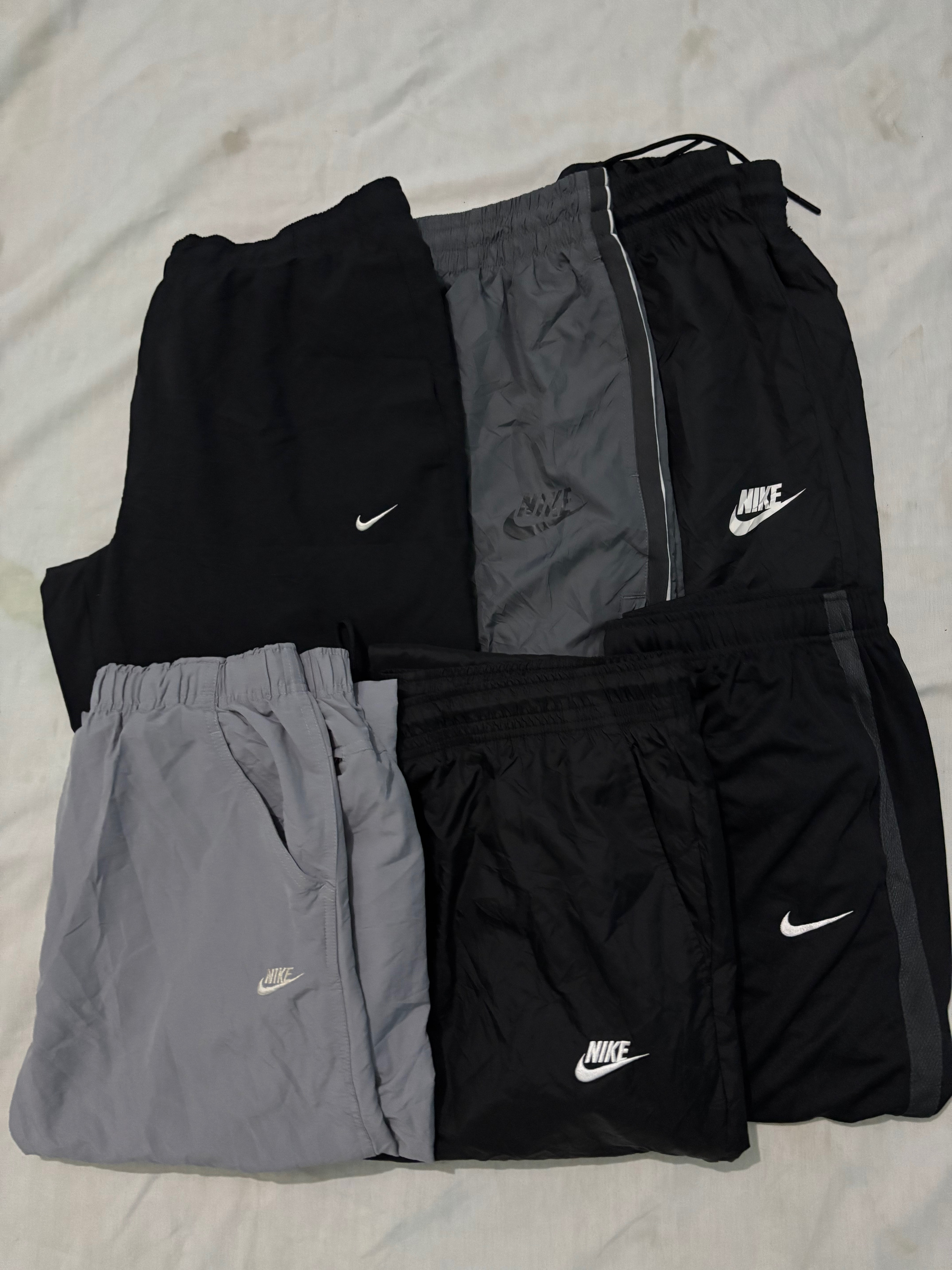 ヴィンテージのNikeトラックパンツ