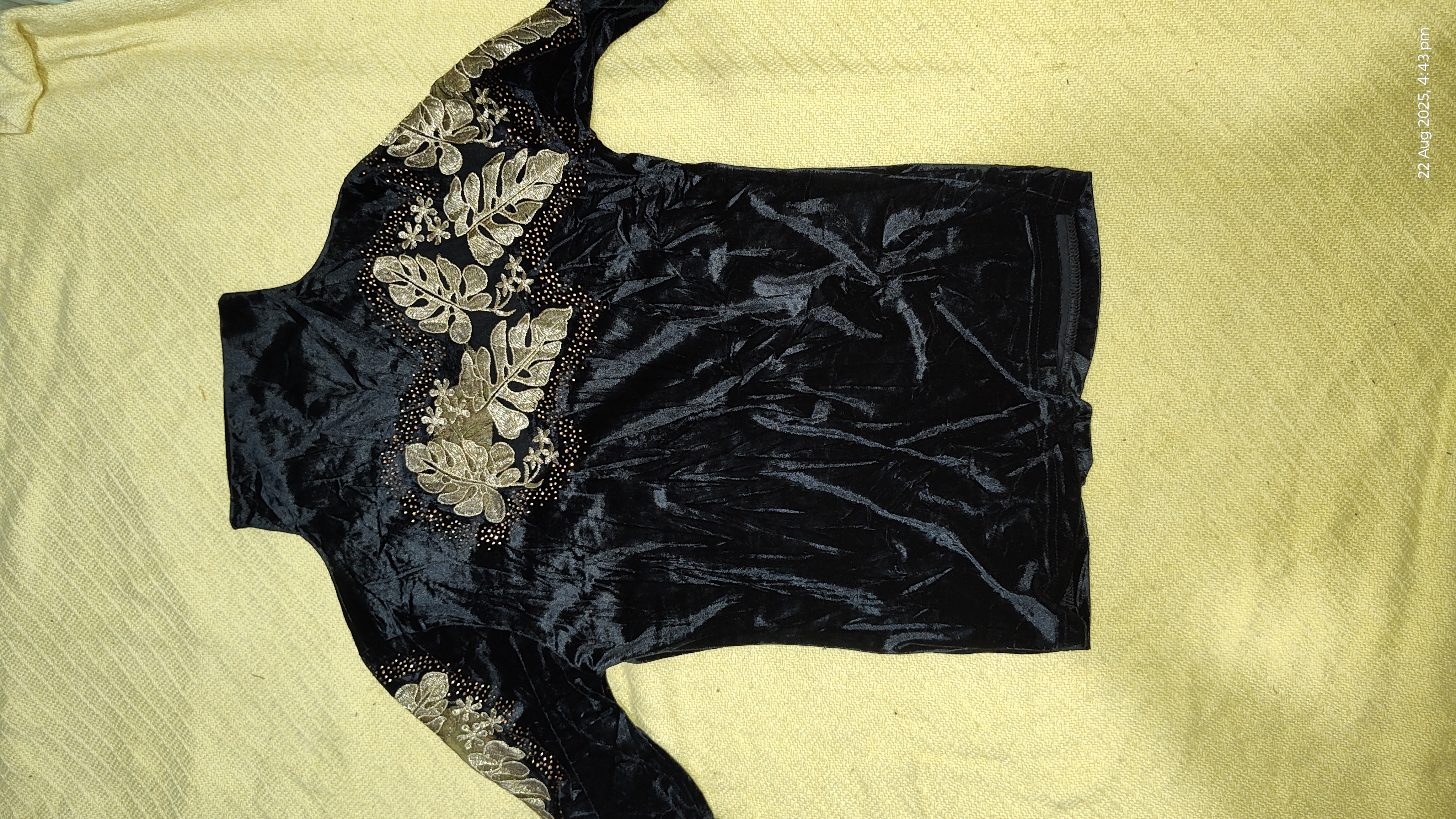 ベルベットハイネックTシャツ