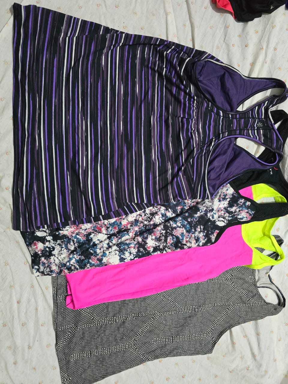 Unbranded sleeveless tank tops