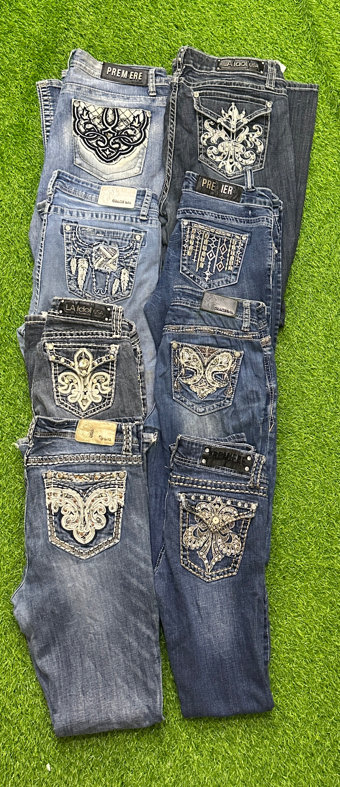 L.A idol premiere and Greece Y2K woman’s jeans