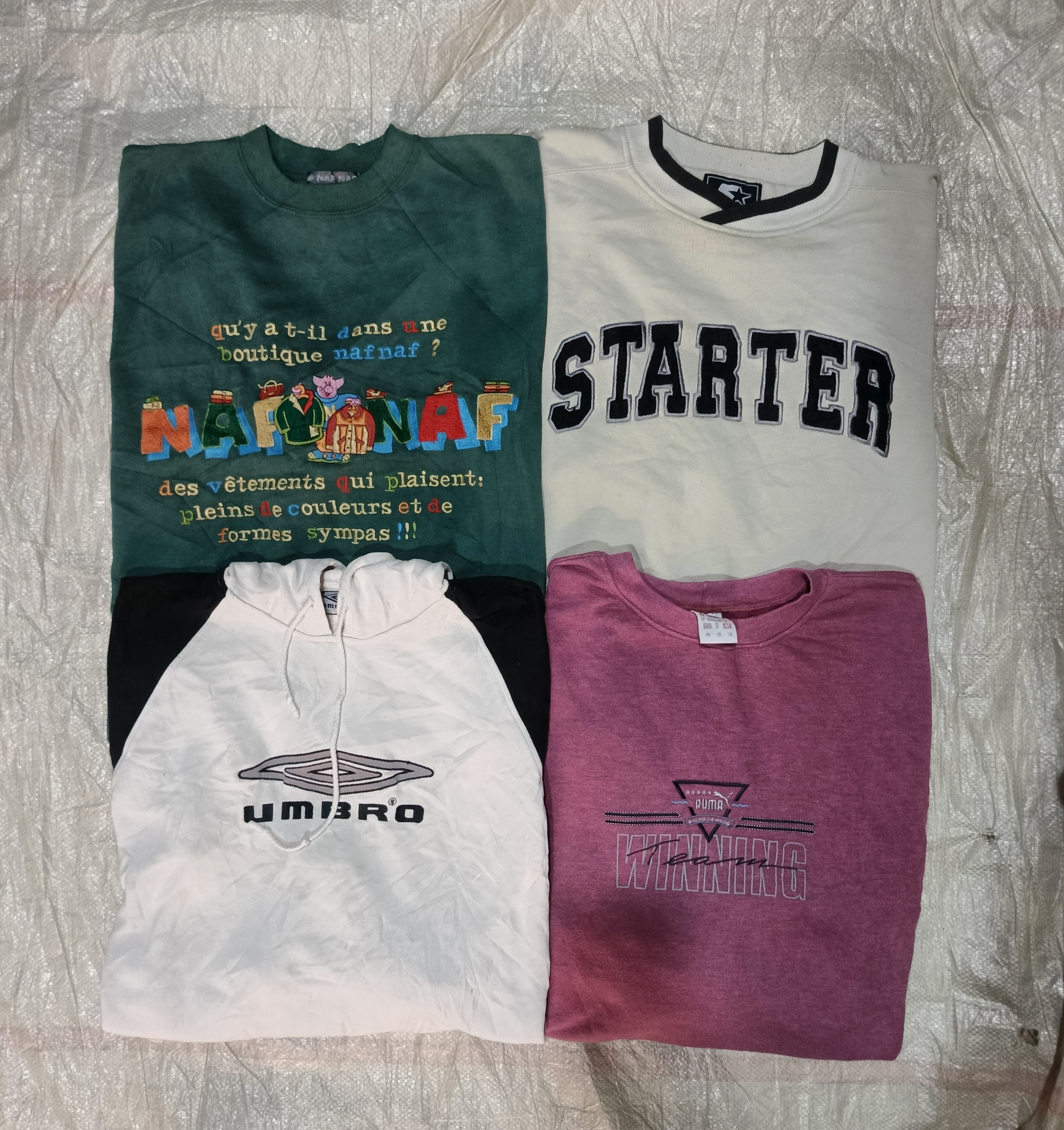 Naf Nafとヴィンテージミックスのスウェットシャツ