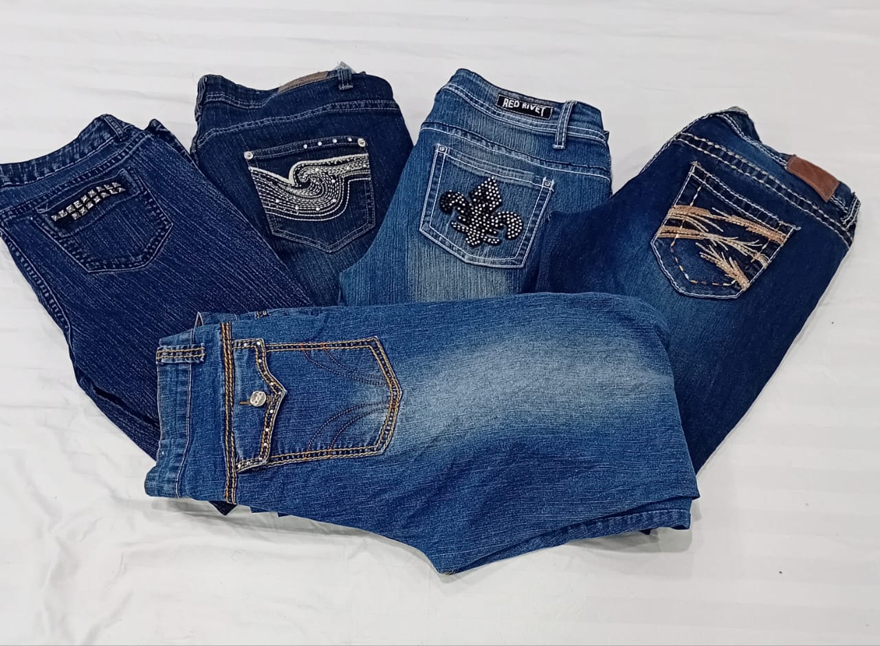 IQ0541 Y2K Embellished flare Jeans