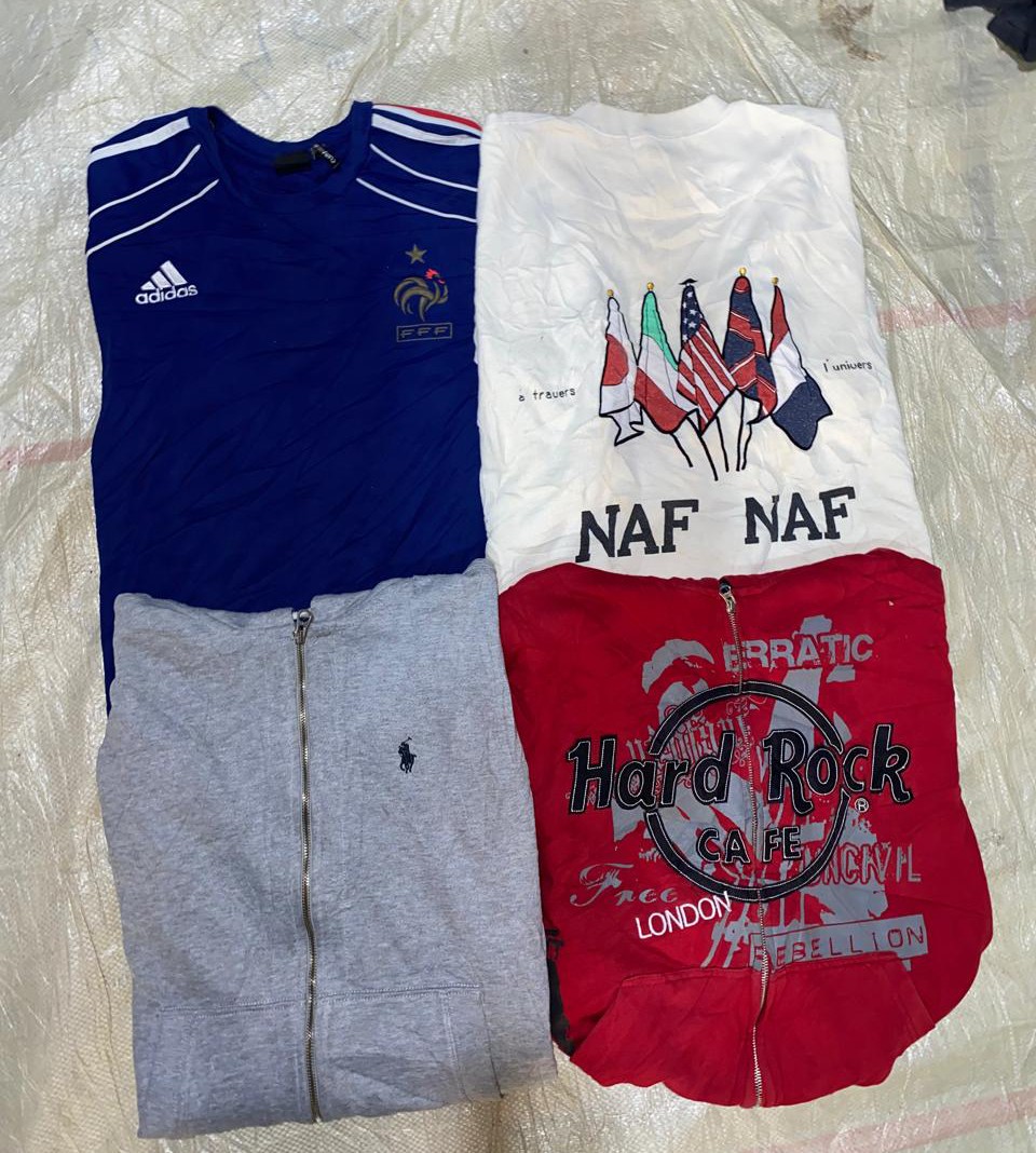 「Naf Nafとヴィンテージミックススウェットシャツ」