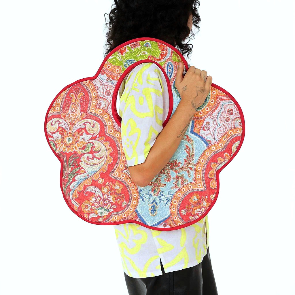 Bolsa de Tela con Flores Acolchadas Recicladas