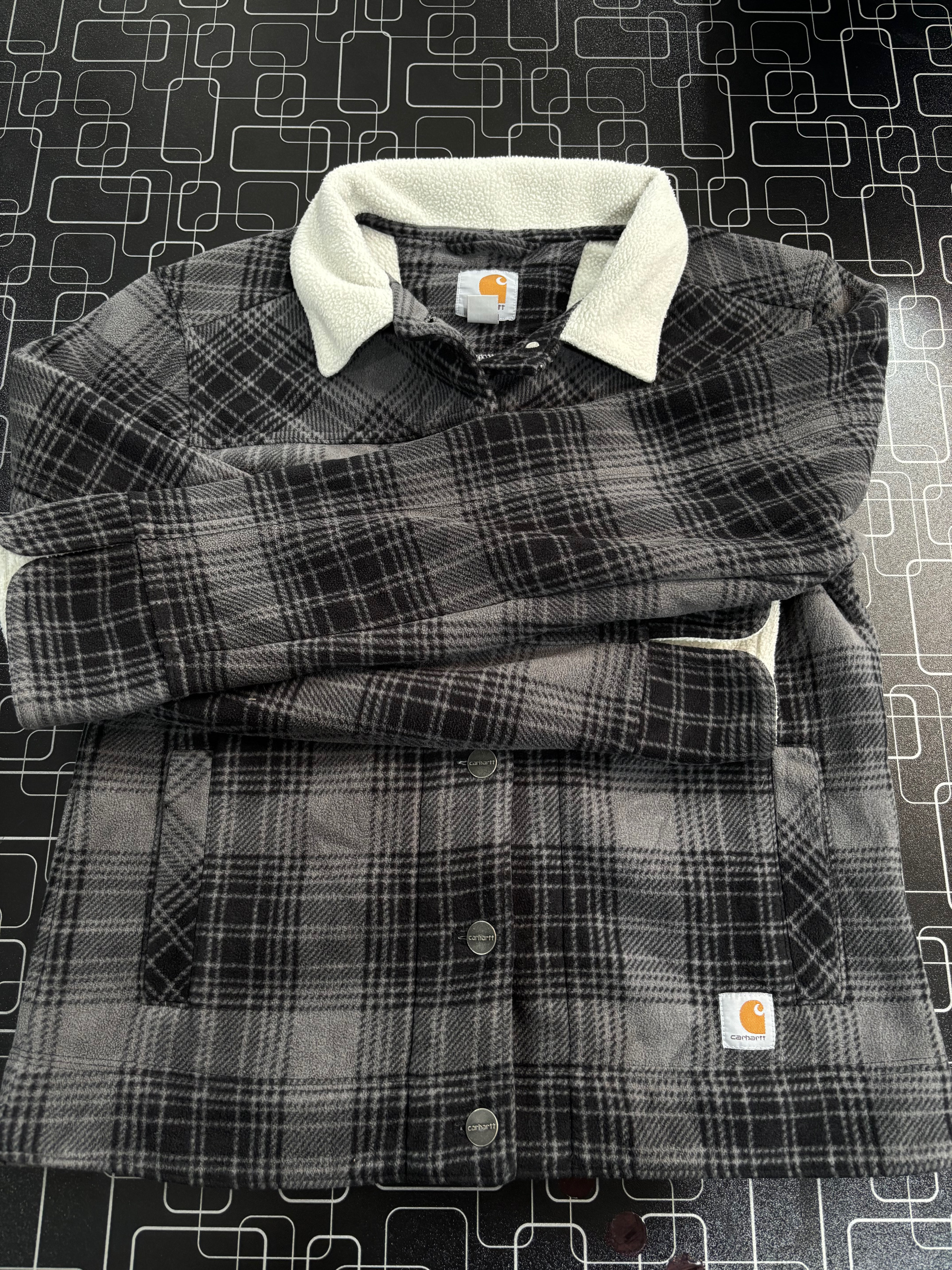 Carhartt Mix Bundle | 9 Pezzi | Giacche, Felpe con Cappuccio & Maglioni