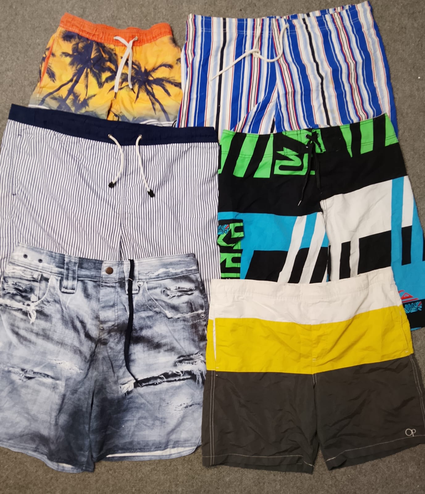 pantaloni hawaiani