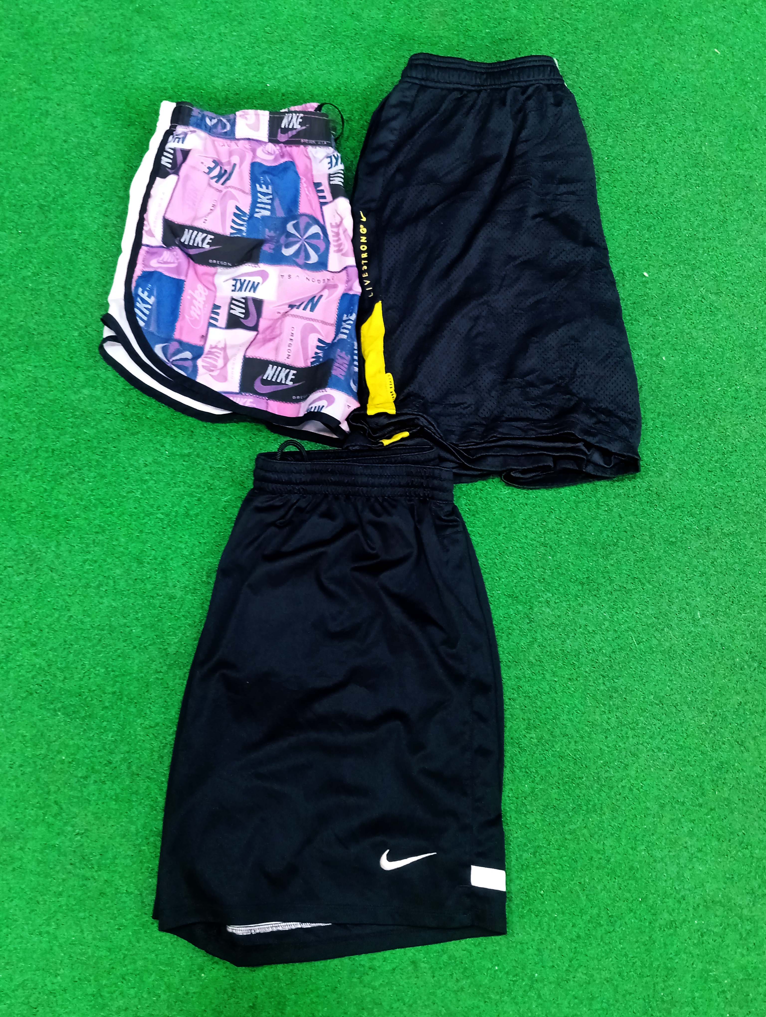 (532) Nike Short