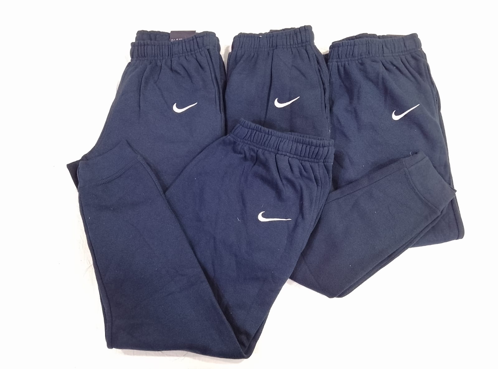 CR5089 Pantalones de Chándal con Logo de Nike – Stock Restante