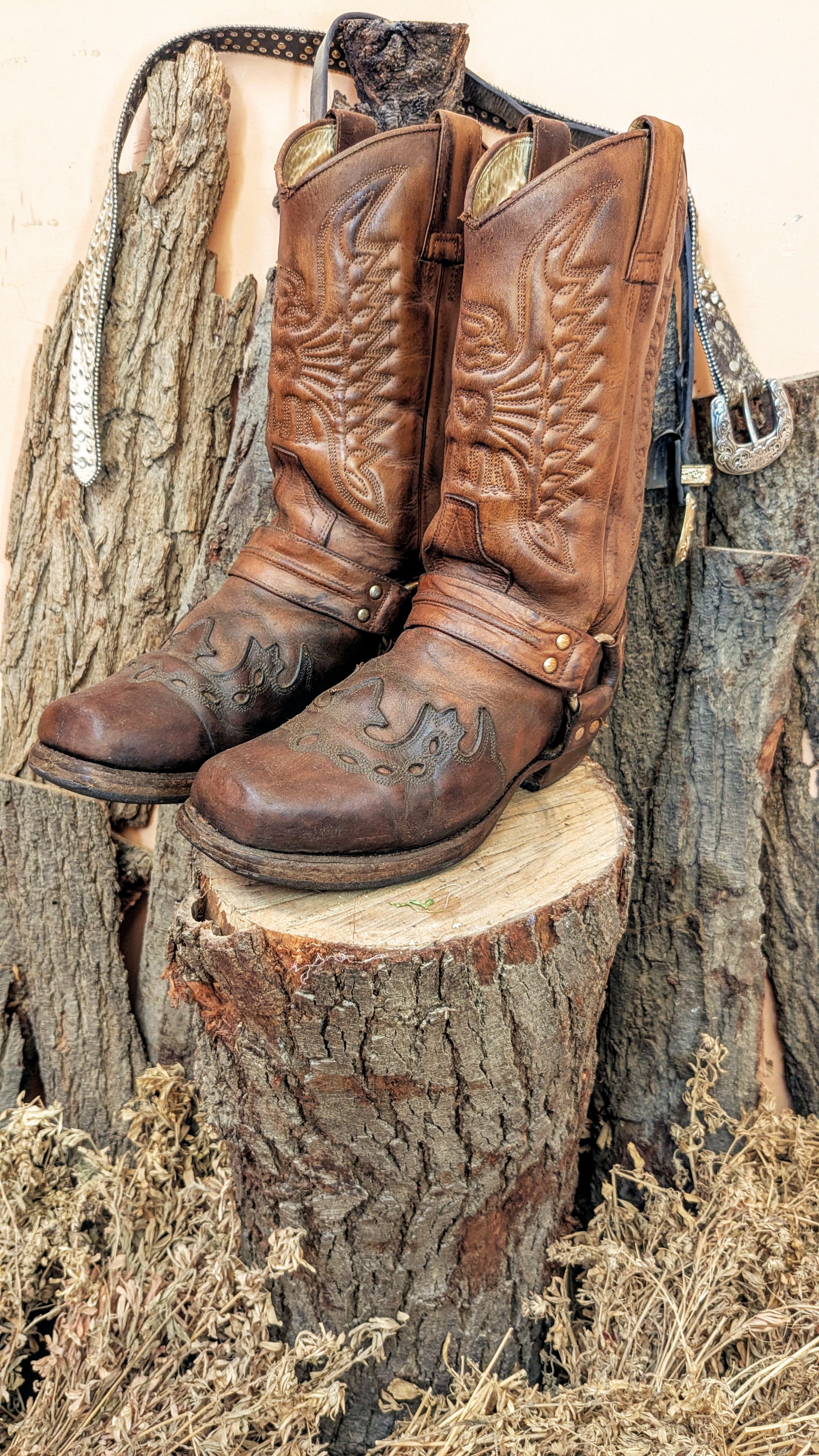 Best quality western style cowboy bickers Boots.