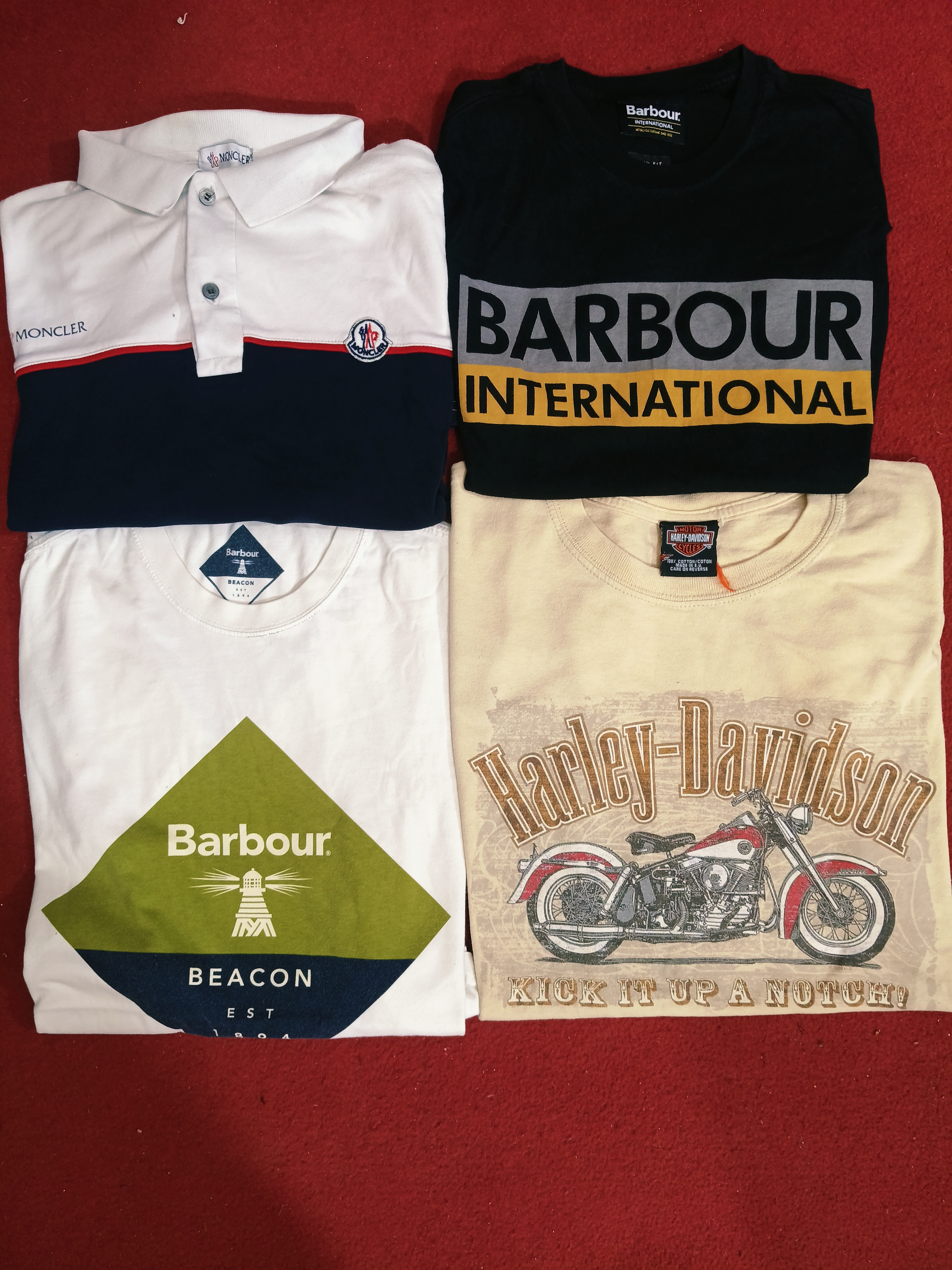 Gemischte Marken T-Shirts Bündel