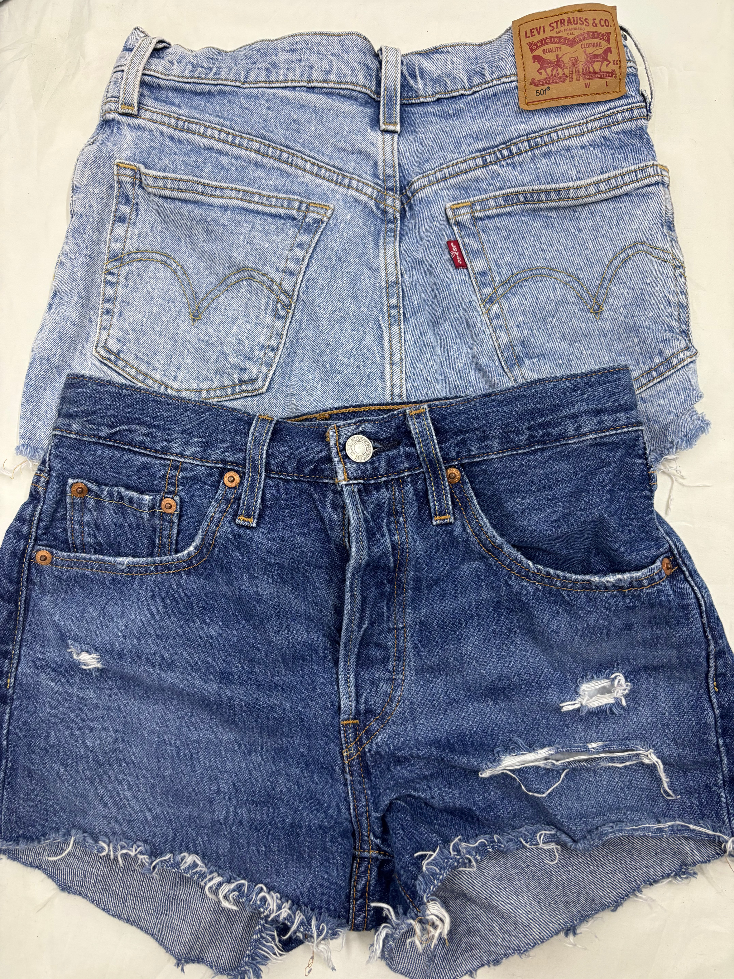 Levi’s Damen Denim Cut-Off Shorts