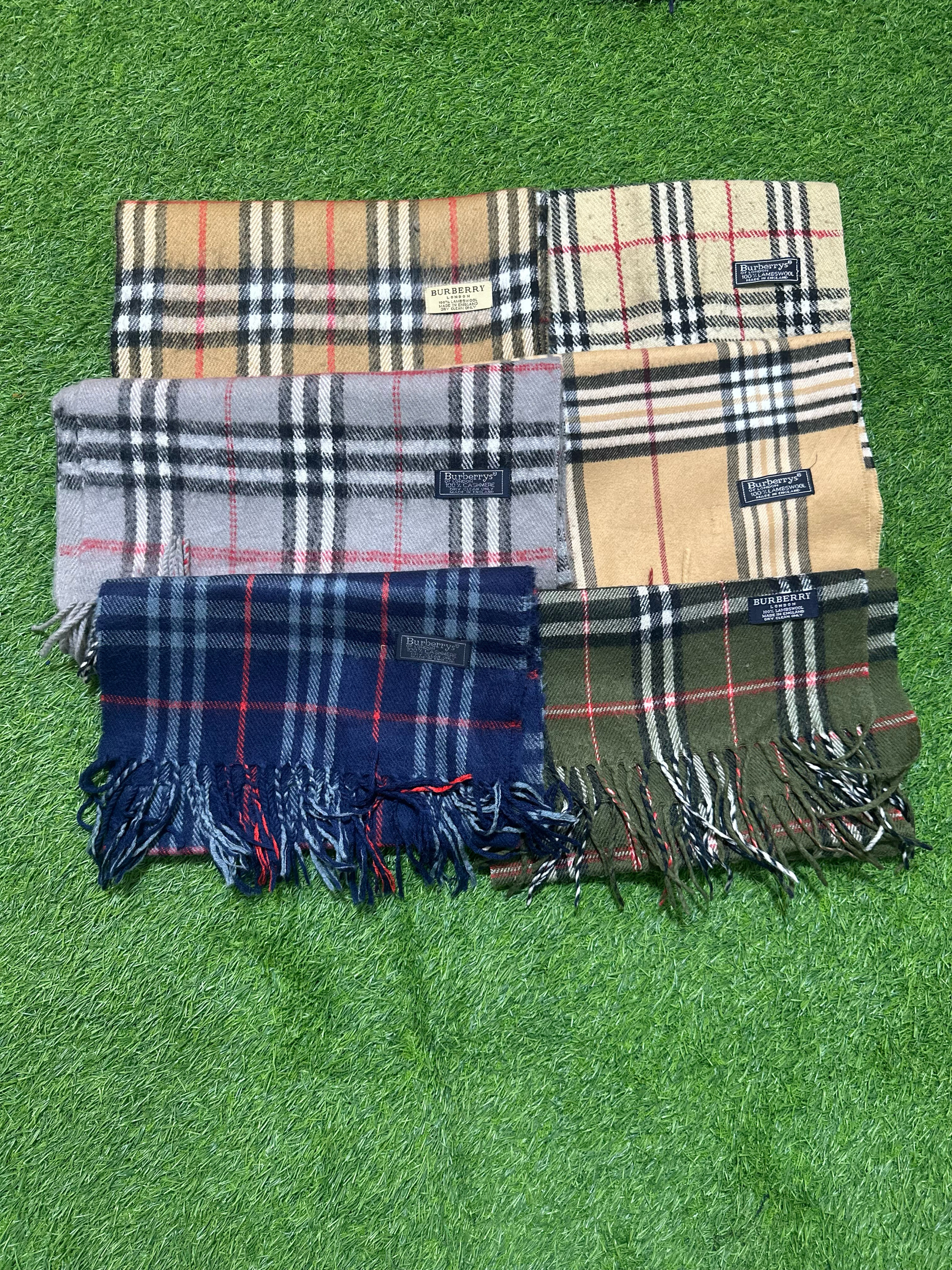 Y2K gebrandete Burberry-Schals