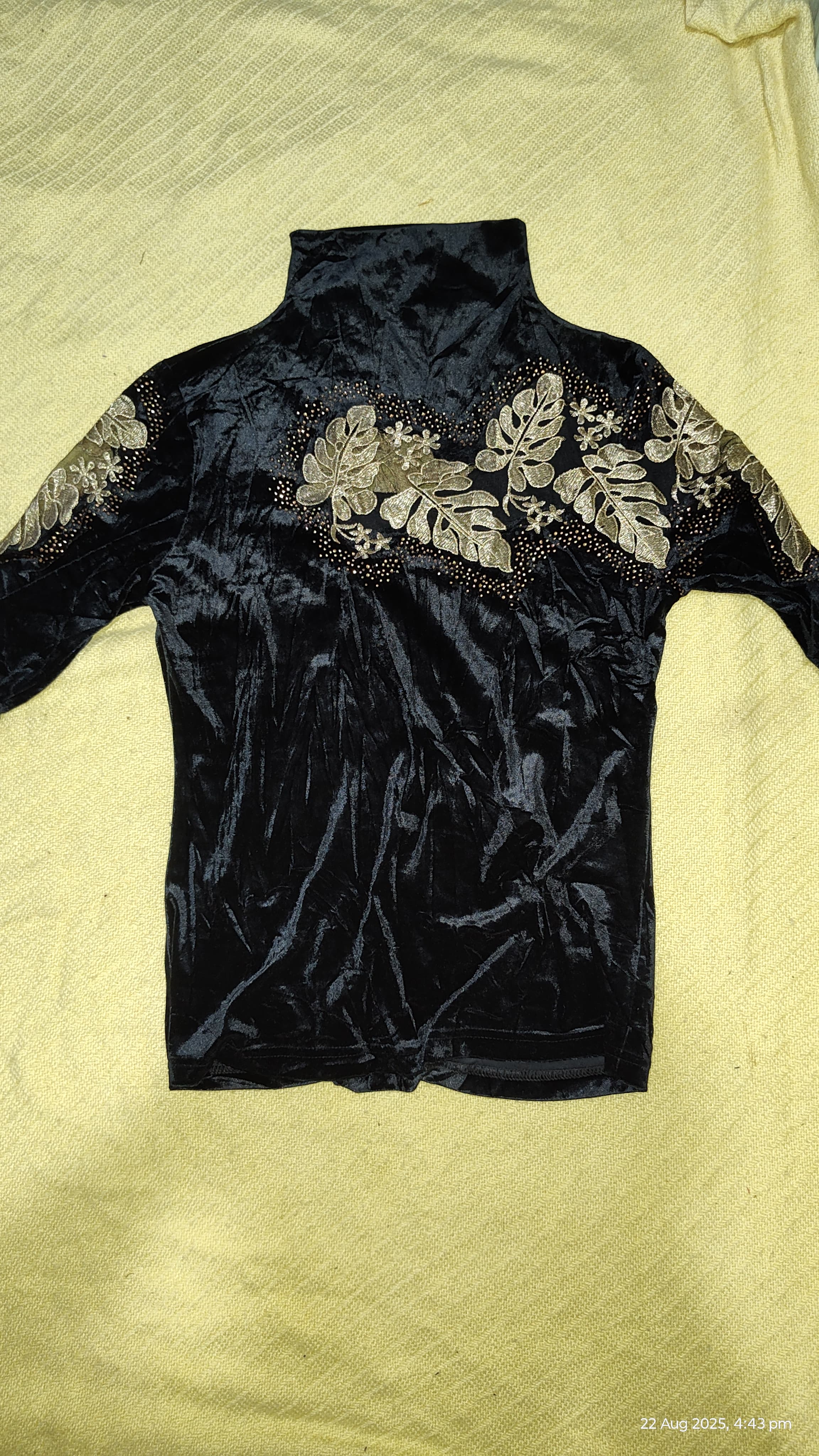 T-shirt en velours à col montant
