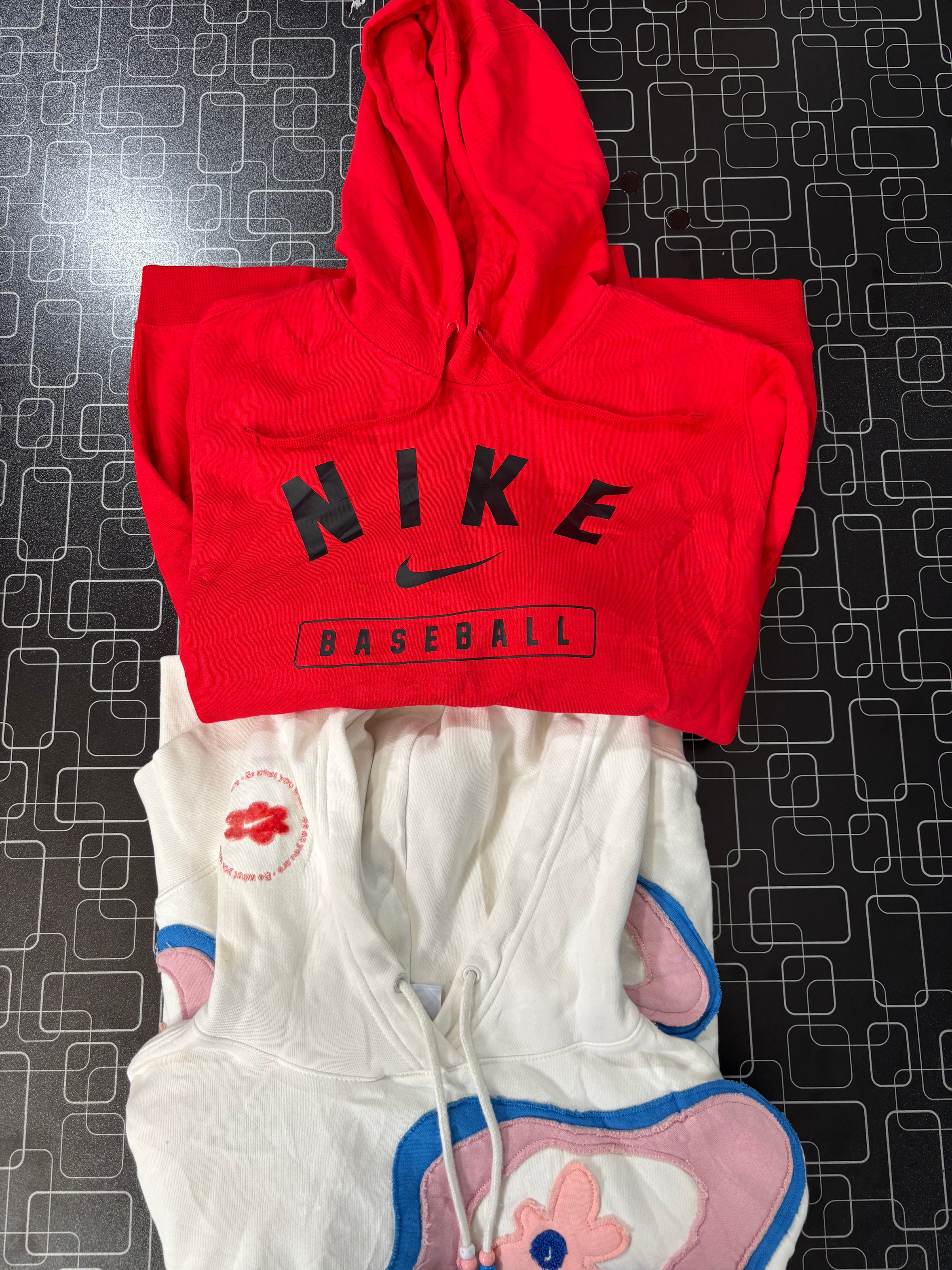 Nike Hoodies – Mixed Styles