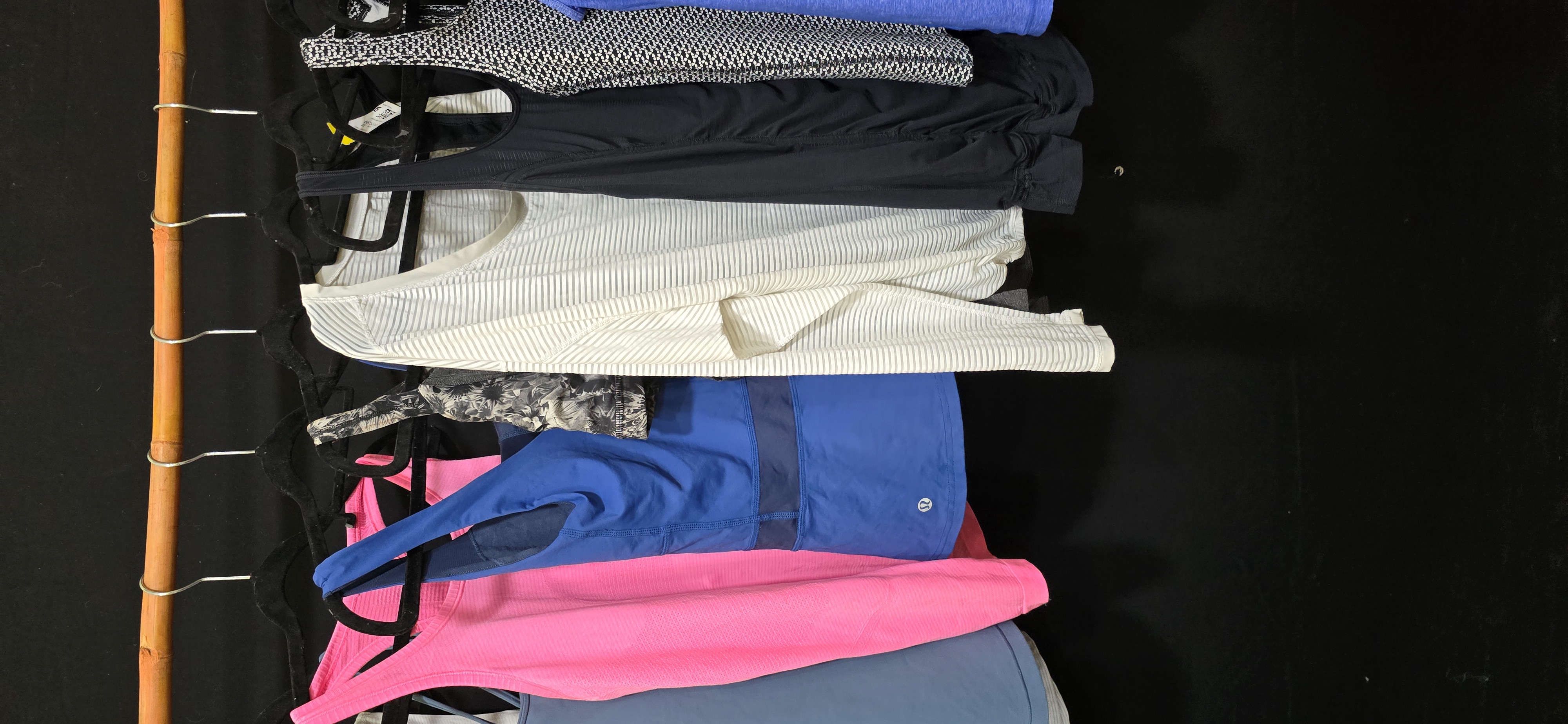 AV-0046 Lululemon Tops
