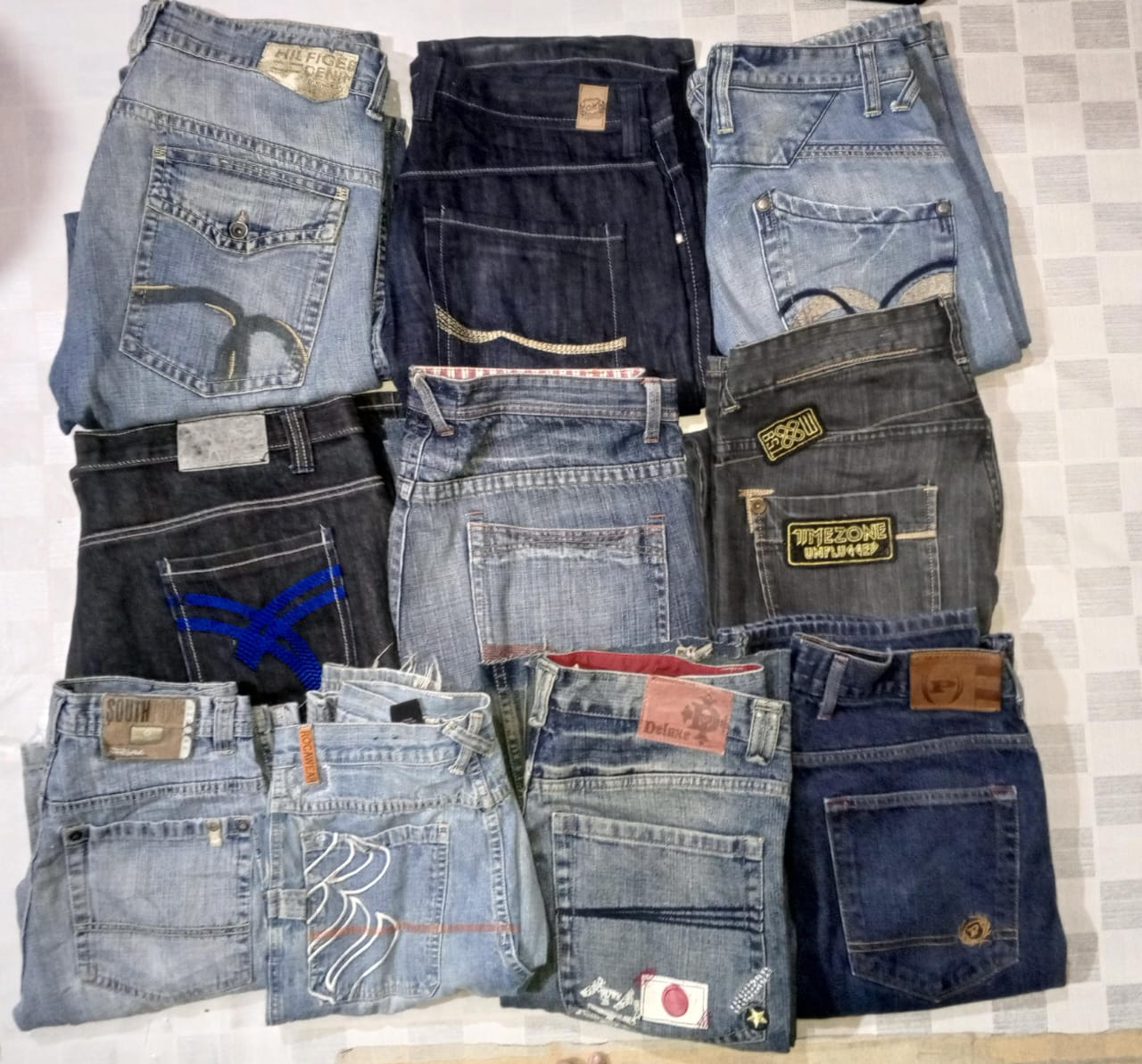 RUE21 AND OTHER BRAND JEAN'S (MR823)