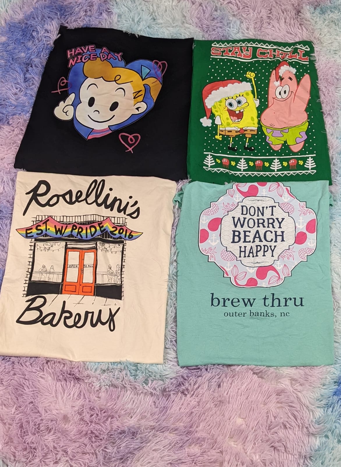 Wunderschöne, bunte T-Shirts