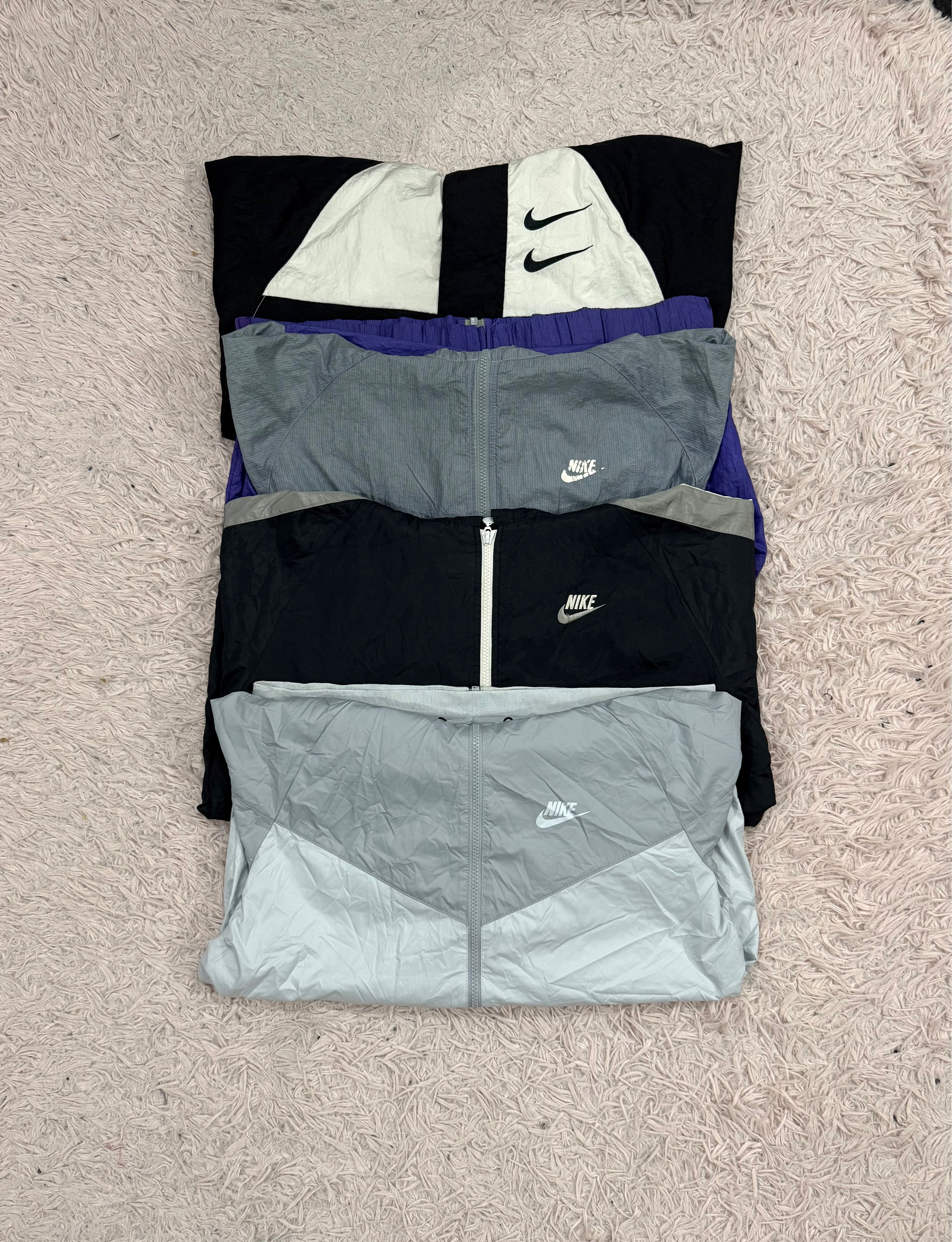 「Nike Windbreakers」