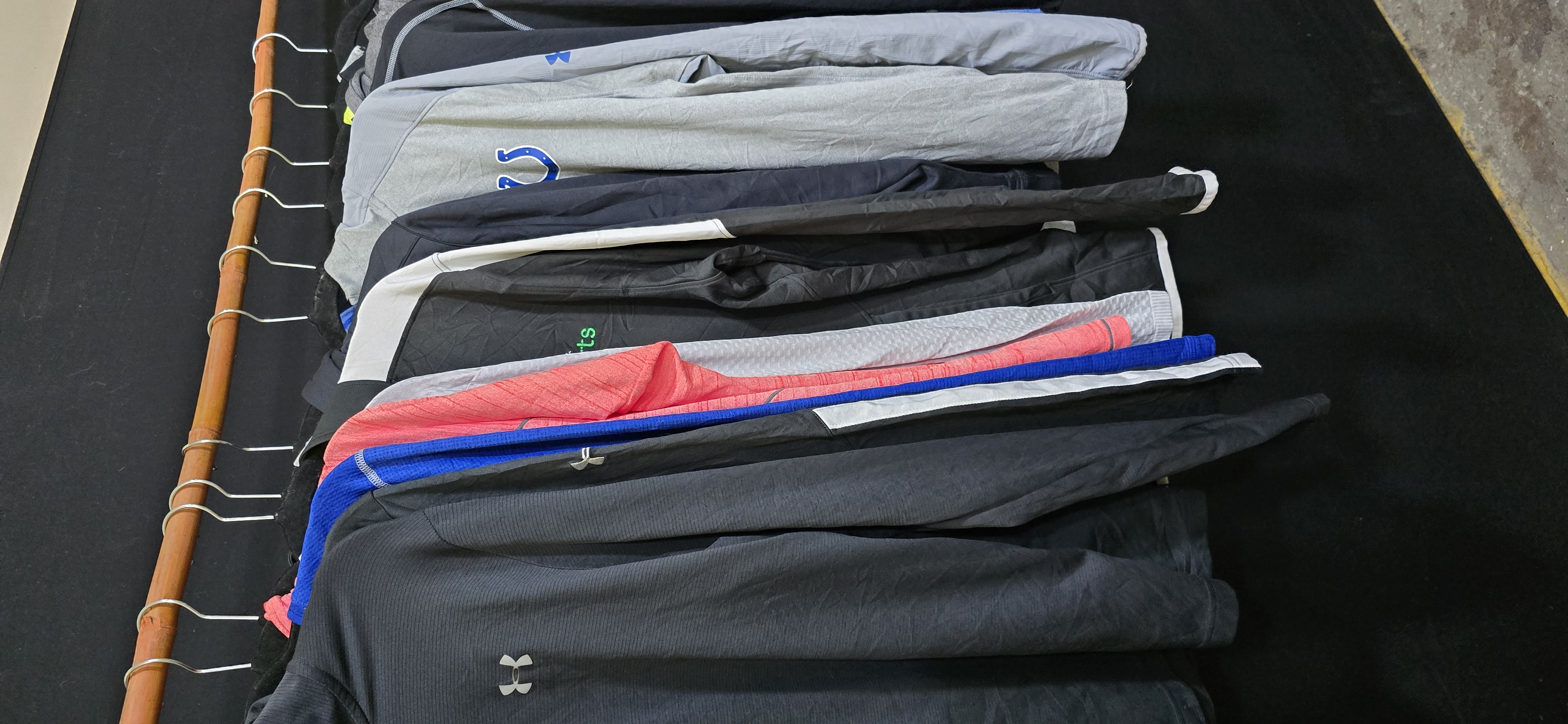 AV-0043 Under Armour Winter Tops