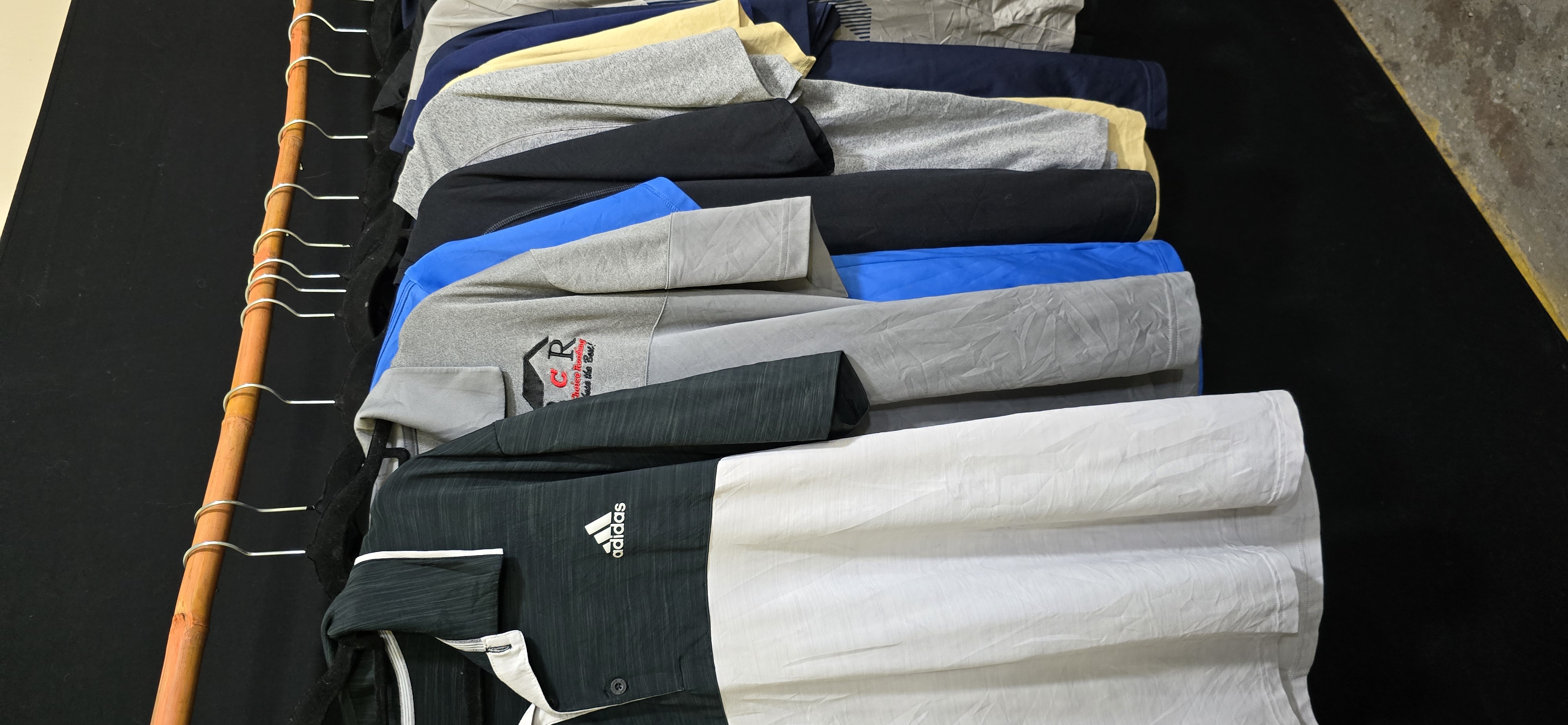 AV-0056 Adidas T-Shirts