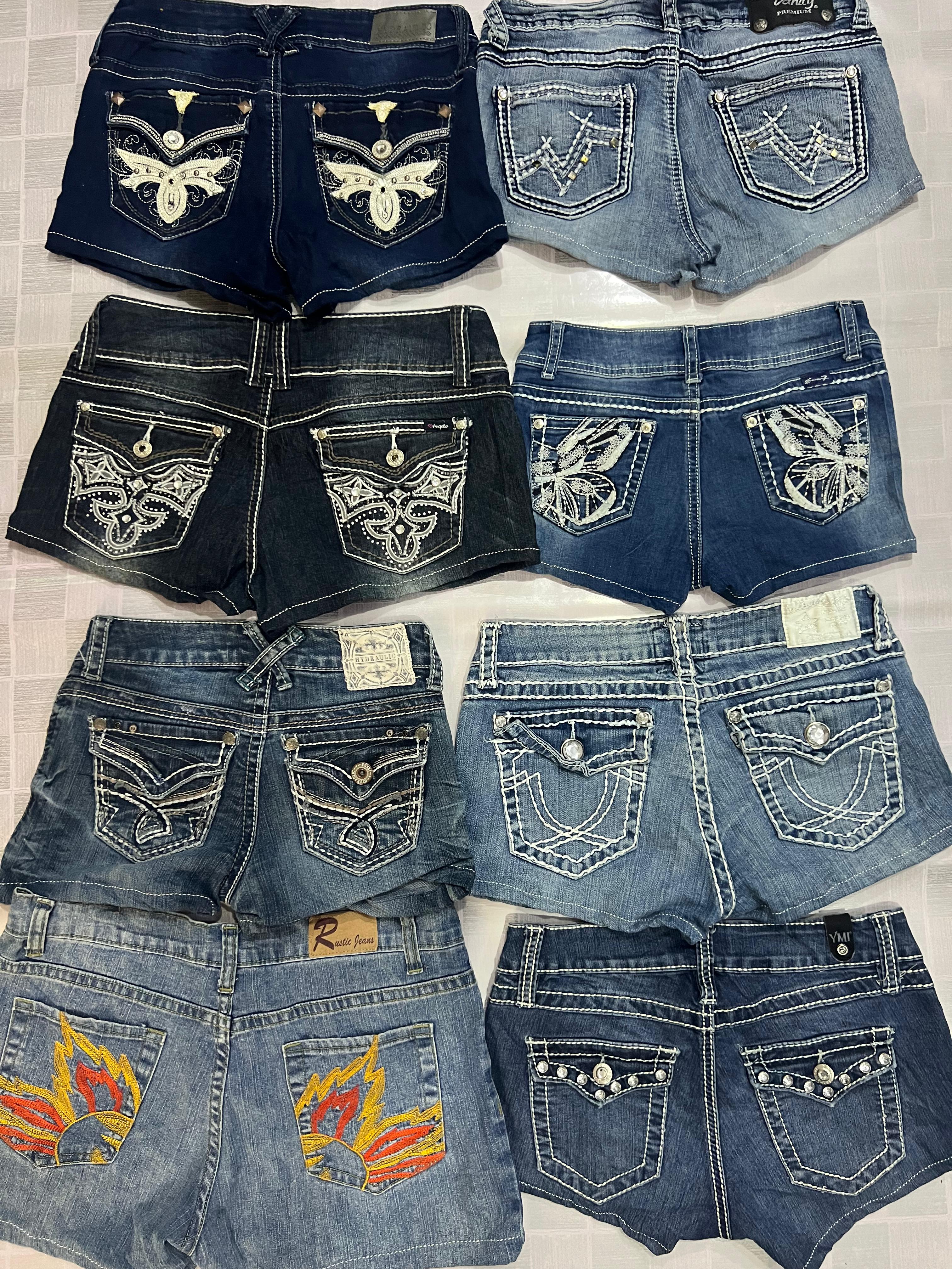 R141 Pantaloni corti da donna riciclati con decorazioni