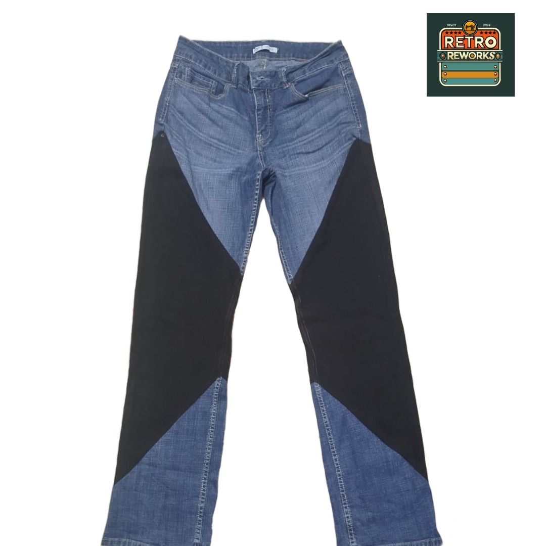 Jeans in denim con pannelli a contrasto riciclati SS25