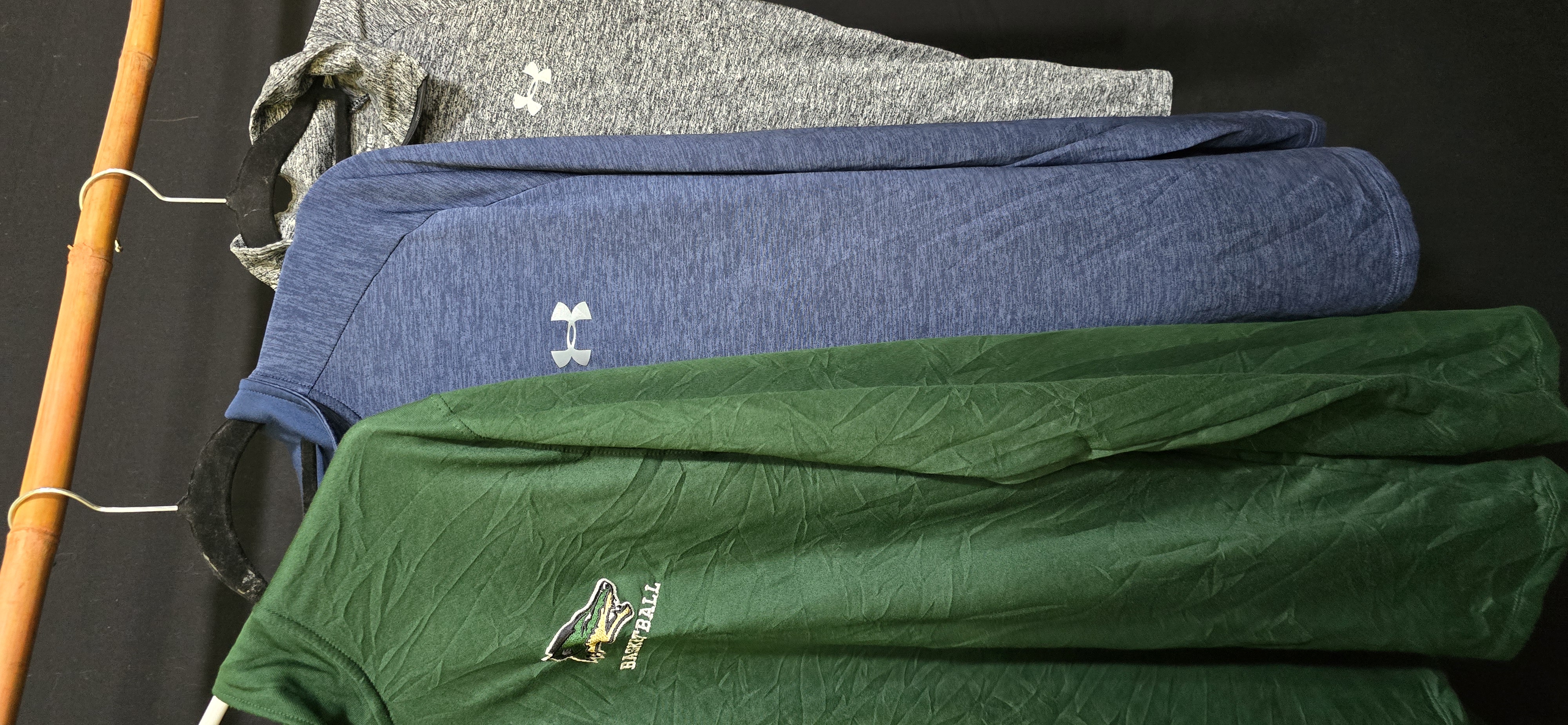 AV-0064 Under Armour Pullovers