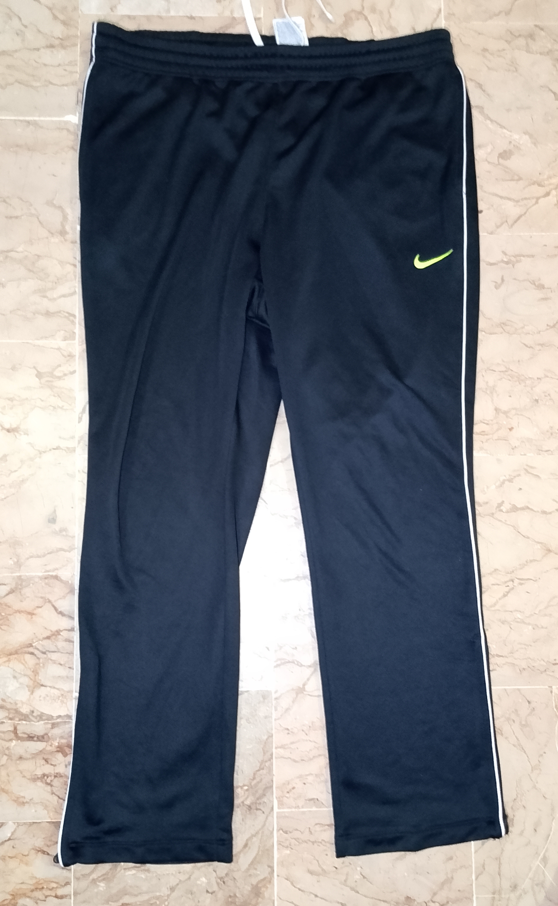 特別プレミアムNikeトラックパンツ