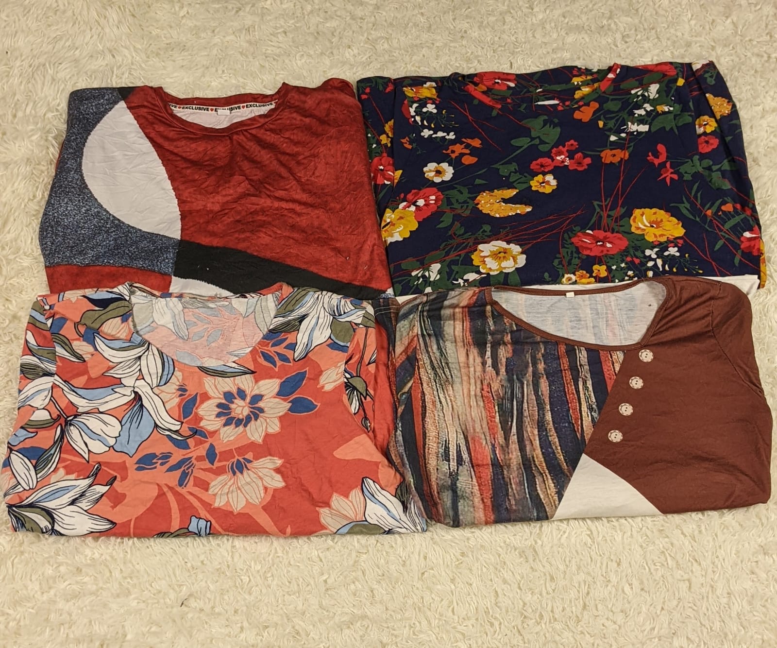 女性用の有名なプリントTシャツ