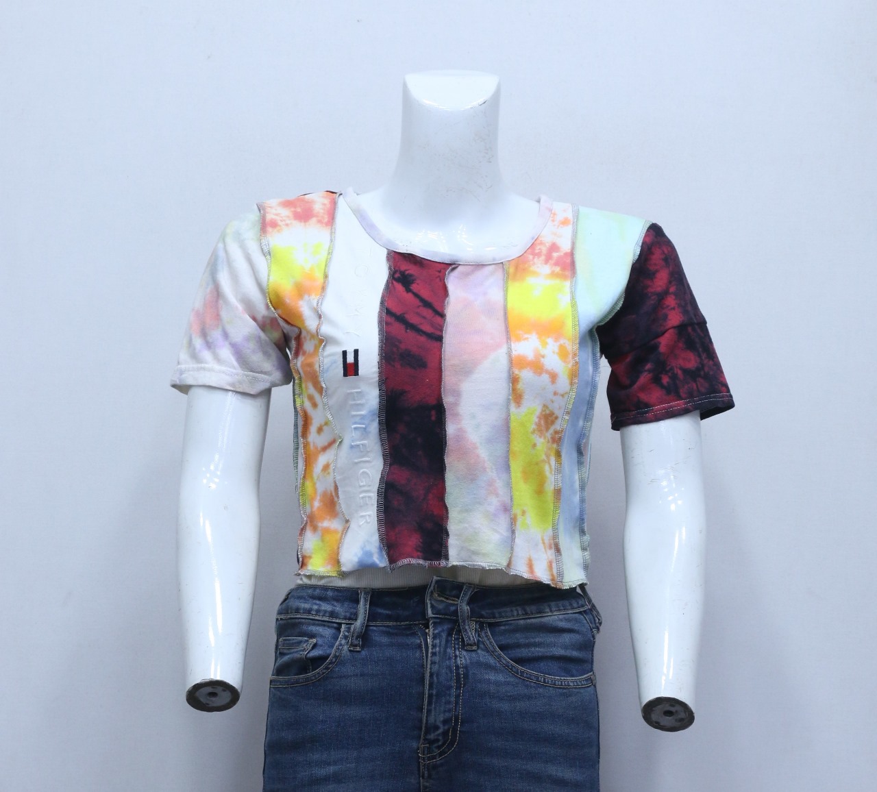 CR601 Upcycled Boho Gestreiftes Batik-Crop-Top
