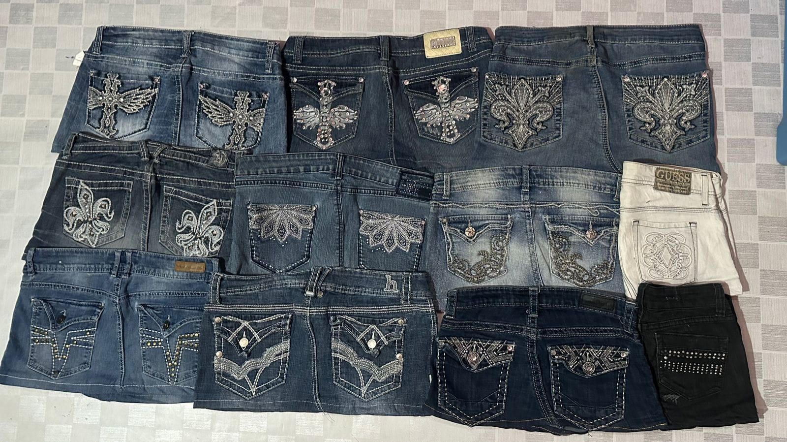 GUESS AND OTHER MIX MINI SKIRTS (MD 1386)