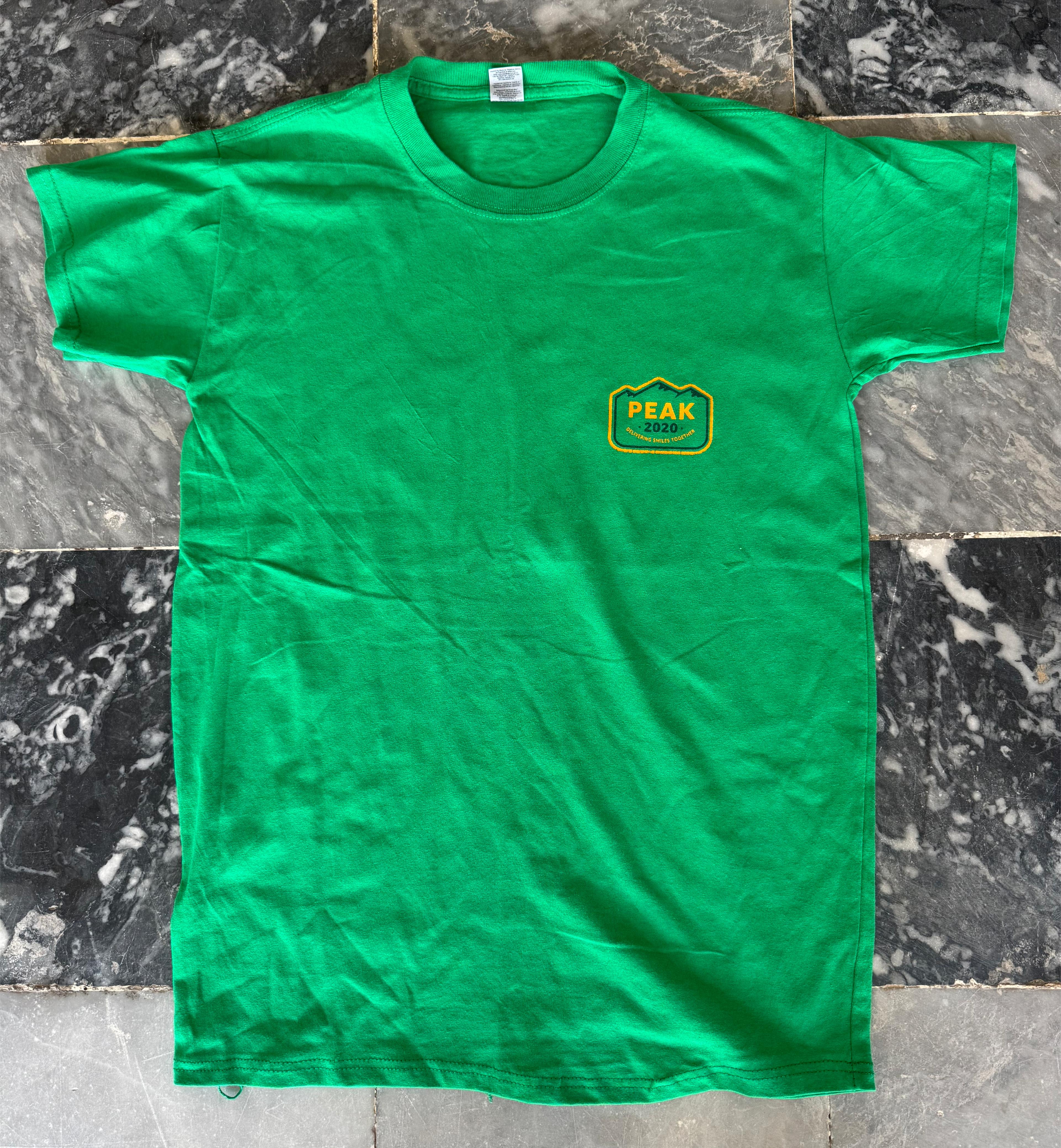 「Gildan Cotton T-Shirt」