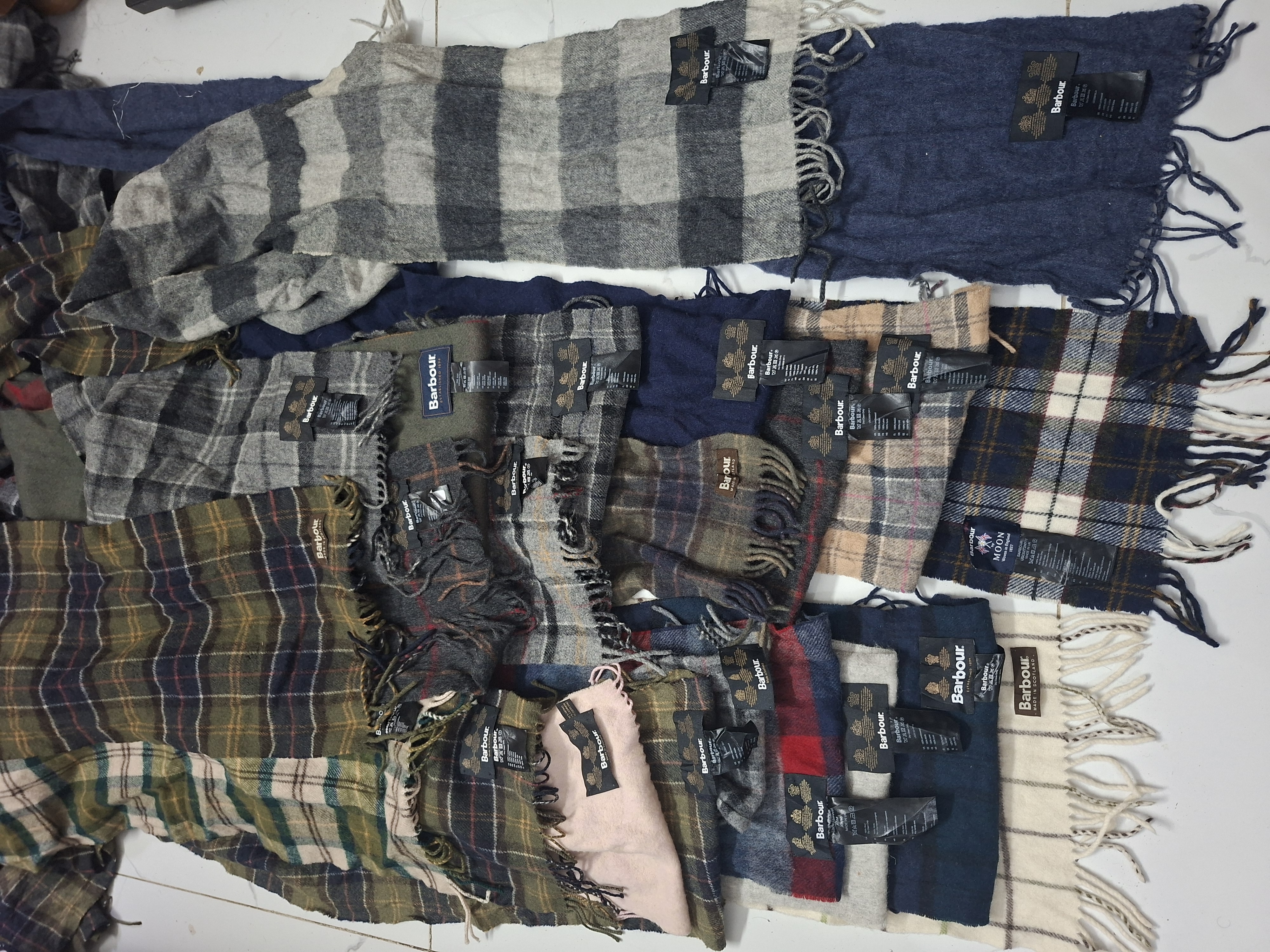 22x Barbour Vintage & Modern Scarves Joblot 🔥
Wool • Lambswool • Cashmere Mix • Heritage Checks • British Classic listing ID# 41
