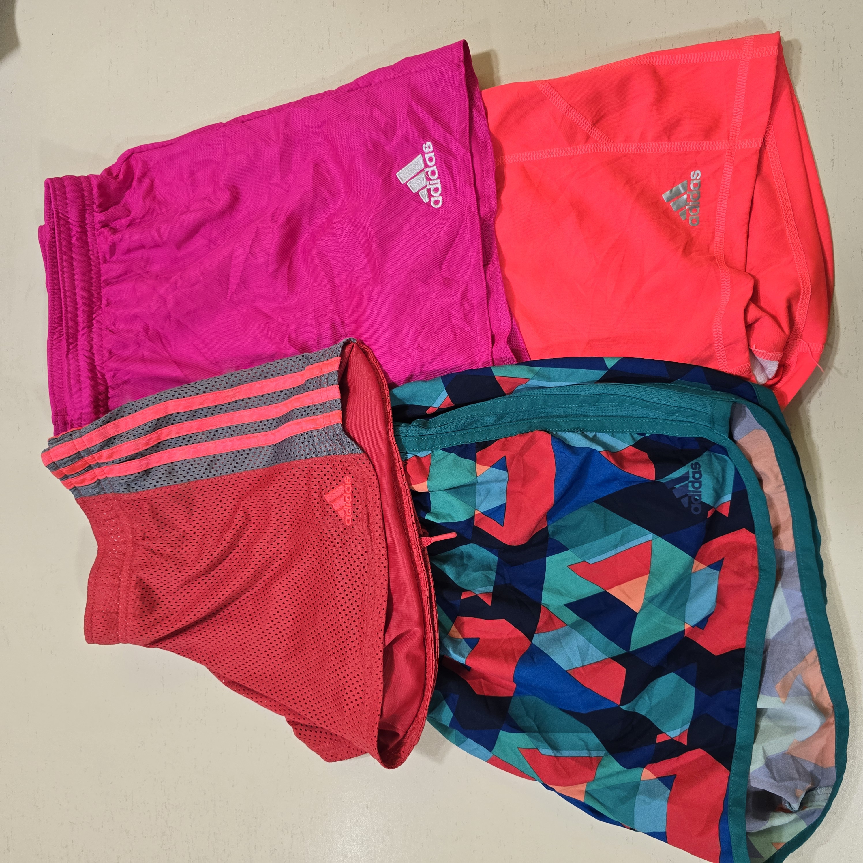 「AV-0077 Adidas スポーツショーツ レディース」
