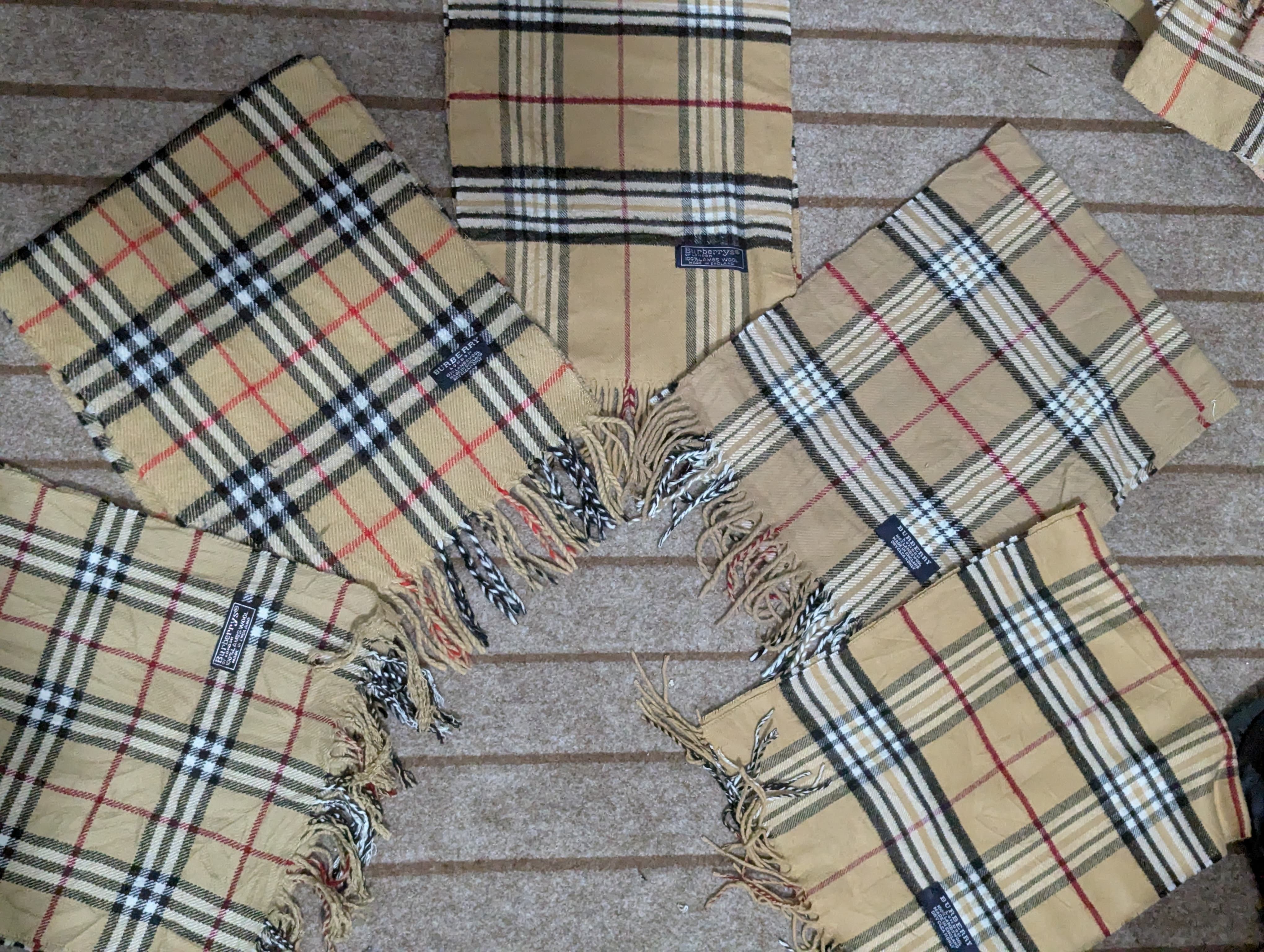 Burberry scarve