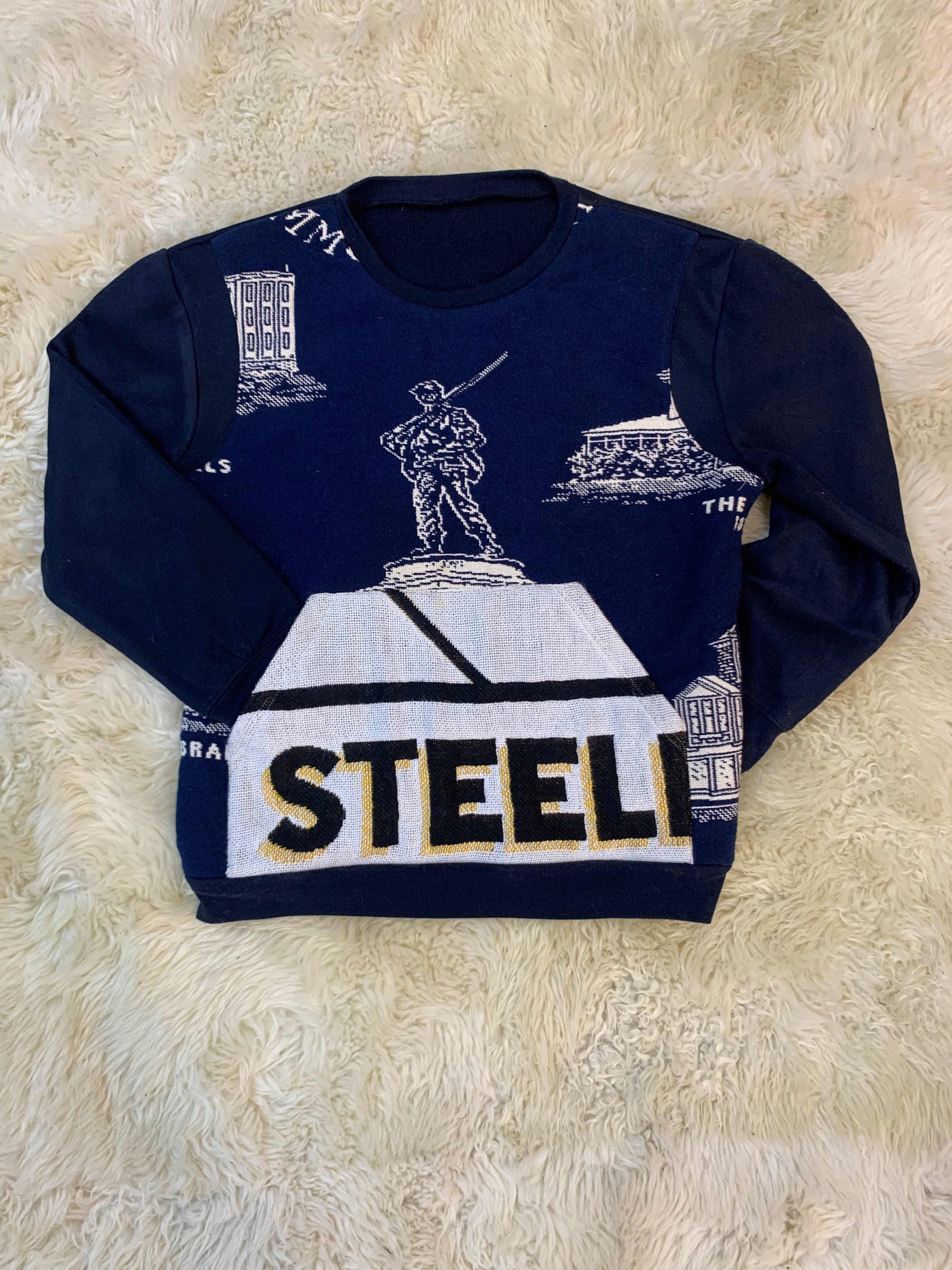 Pull en upcycling avec style Sando en tapisserie