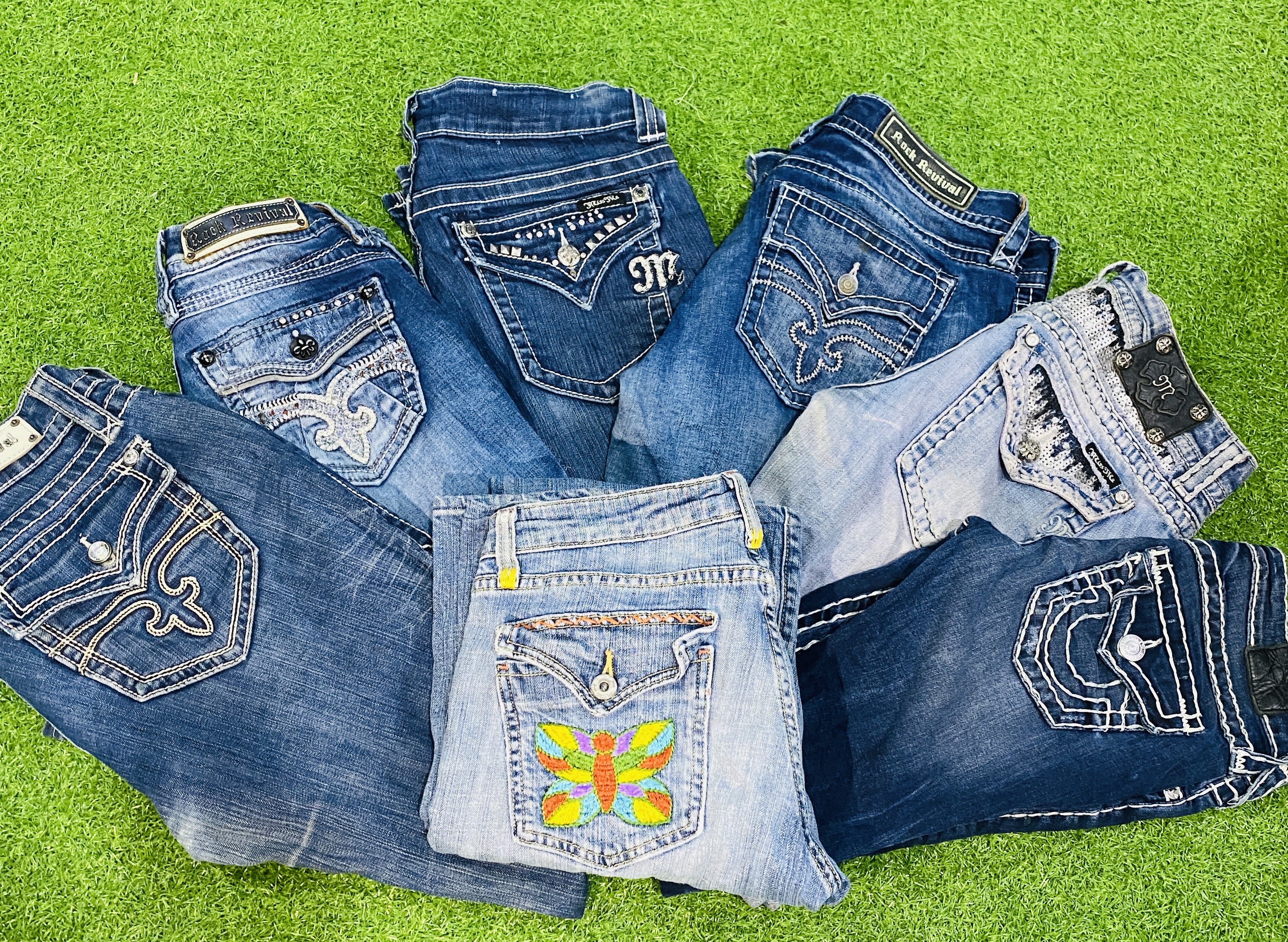 Calças flare femininas da Miss Me, Rock Revival e True Religion
